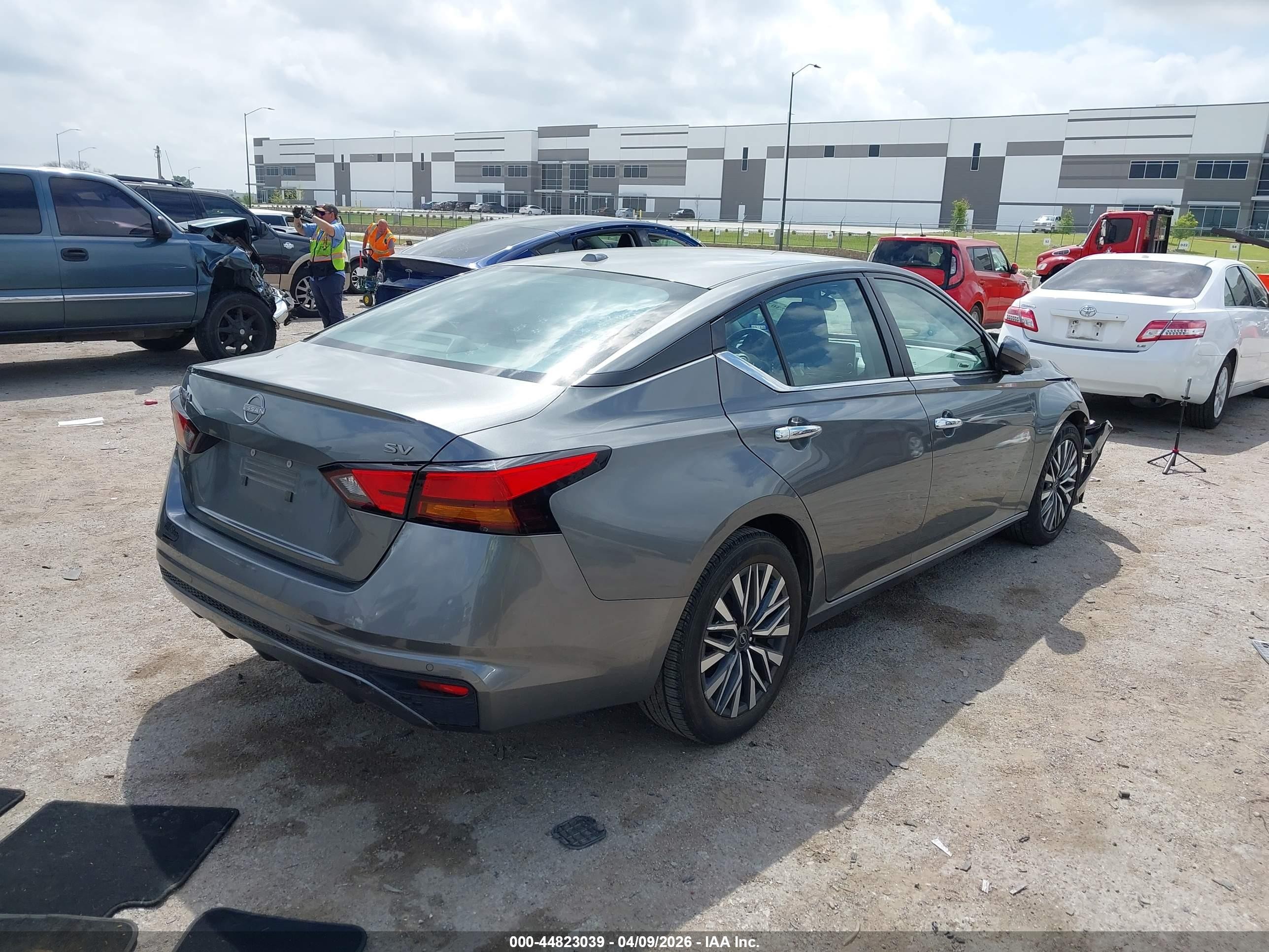 2023 Nissan Altima Sv Fwd Черный vin: 1N4BL4DV2PN376568