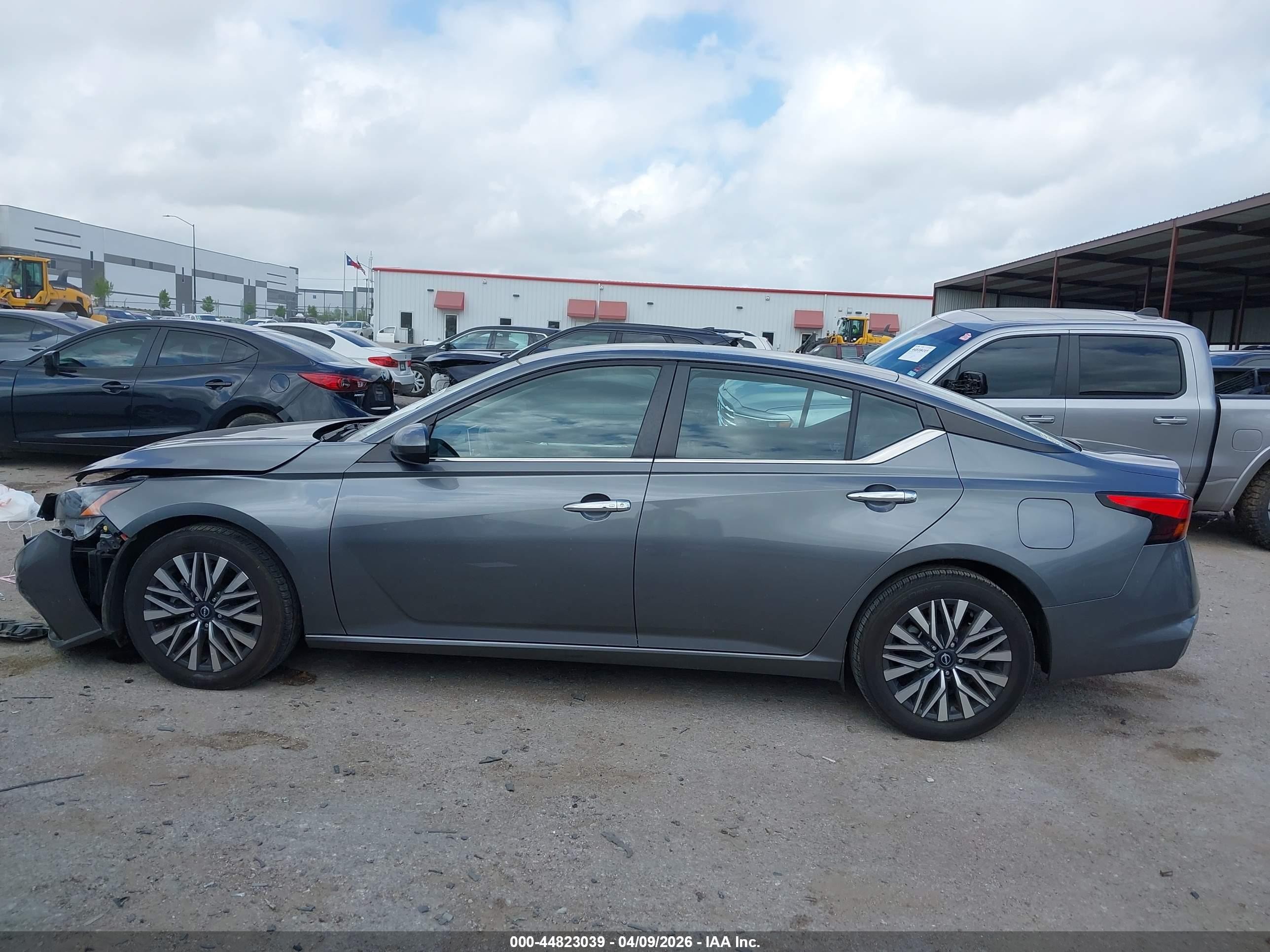 2023 Nissan Altima Sv Fwd Черный vin: 1N4BL4DV2PN376568