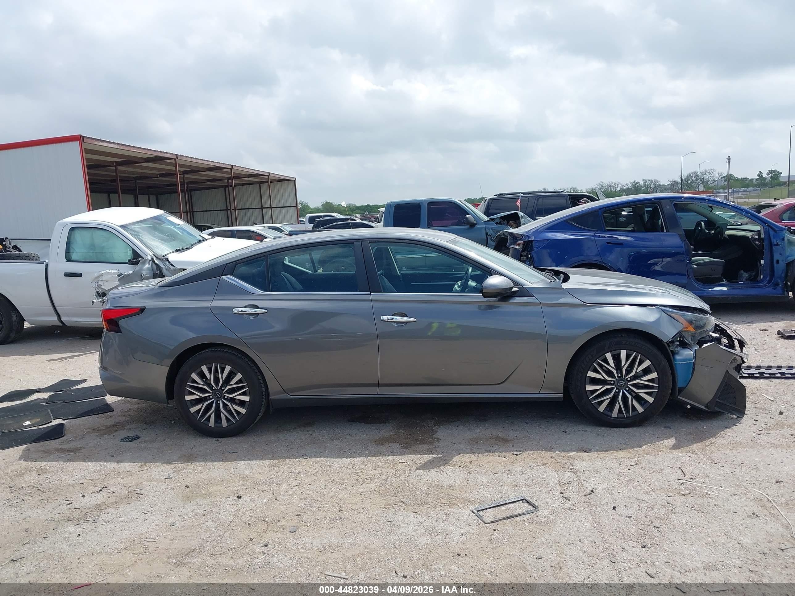 2023 Nissan Altima Sv Fwd Черный vin: 1N4BL4DV2PN376568