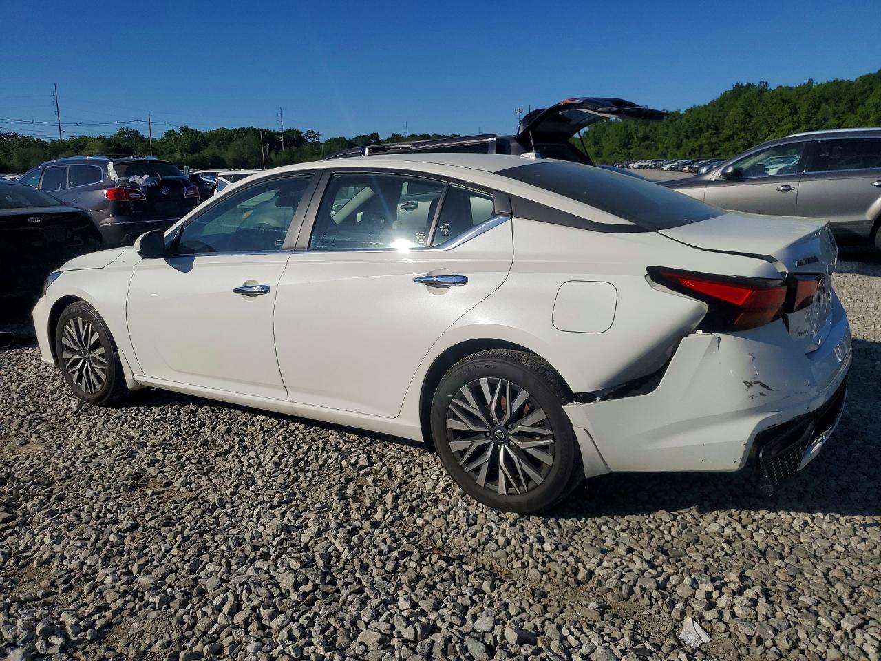 2024 Nissan Altima Sv White vin: 1N4BL4DV3RN420595