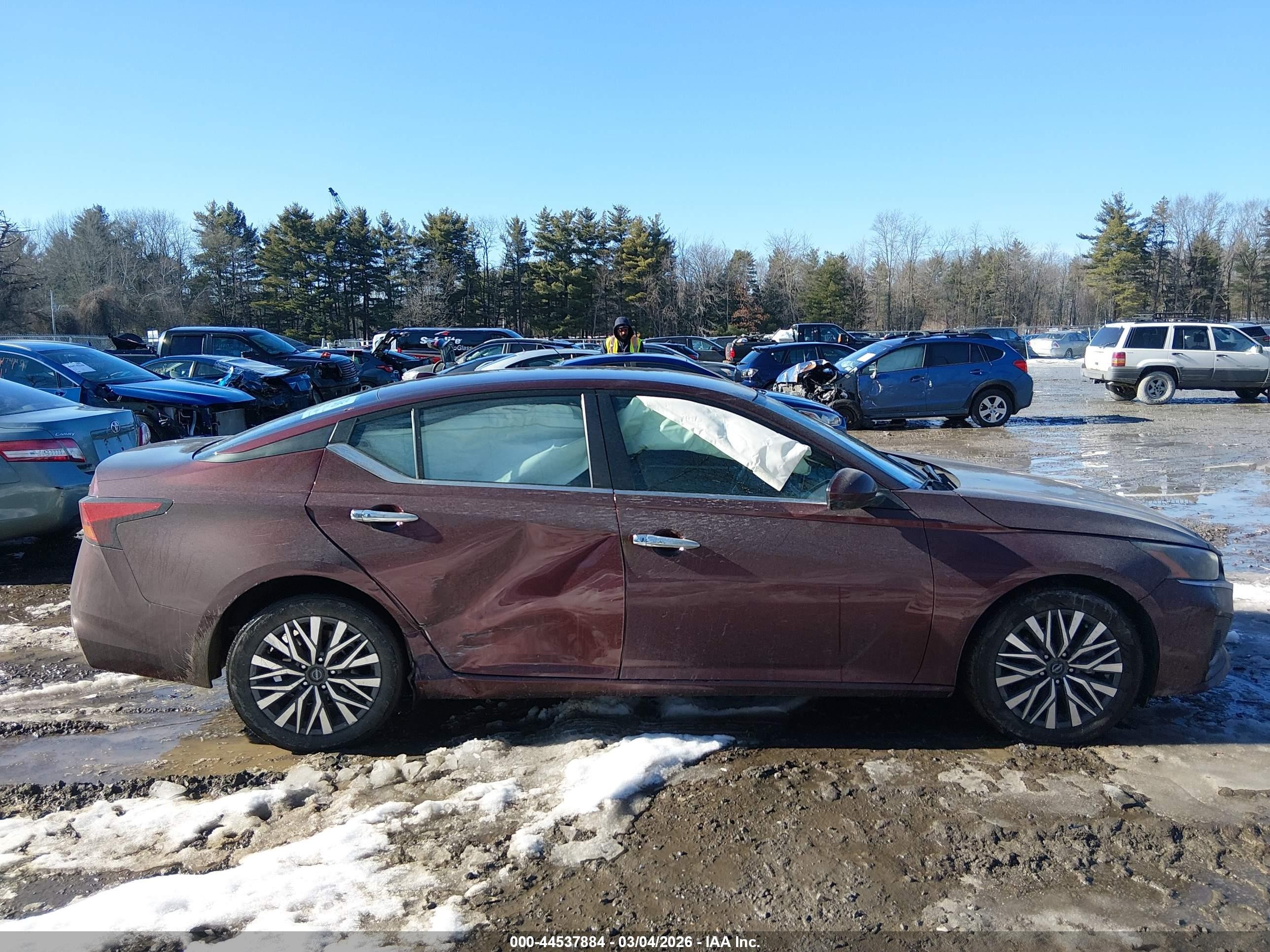 2023 Nissan Altima Sv Fwd Maroon vin: 1N4BL4DV4PN379875