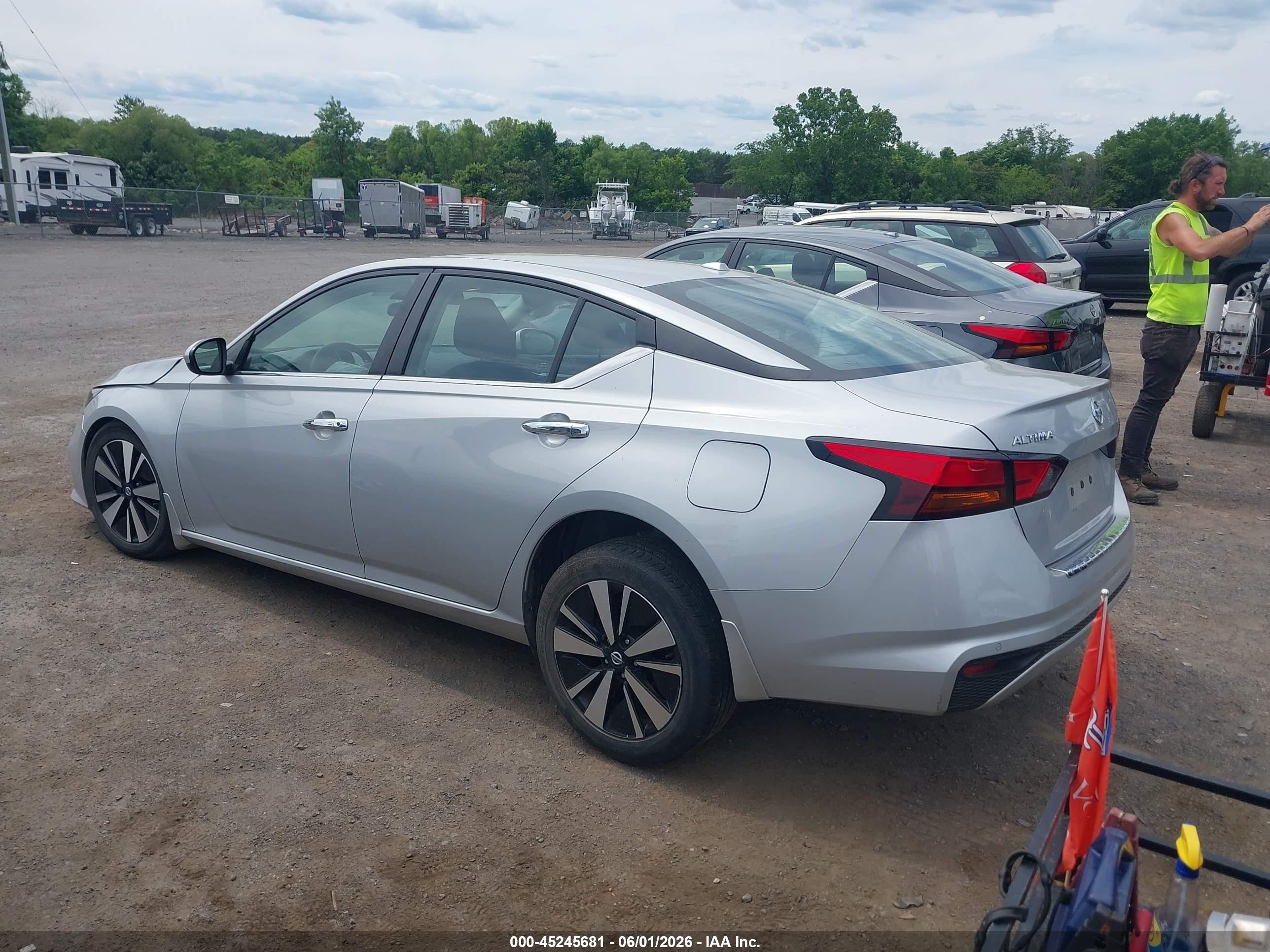 2021 Nissan Altima Sv Fwd Silver vin: 1N4BL4DV5MN415438