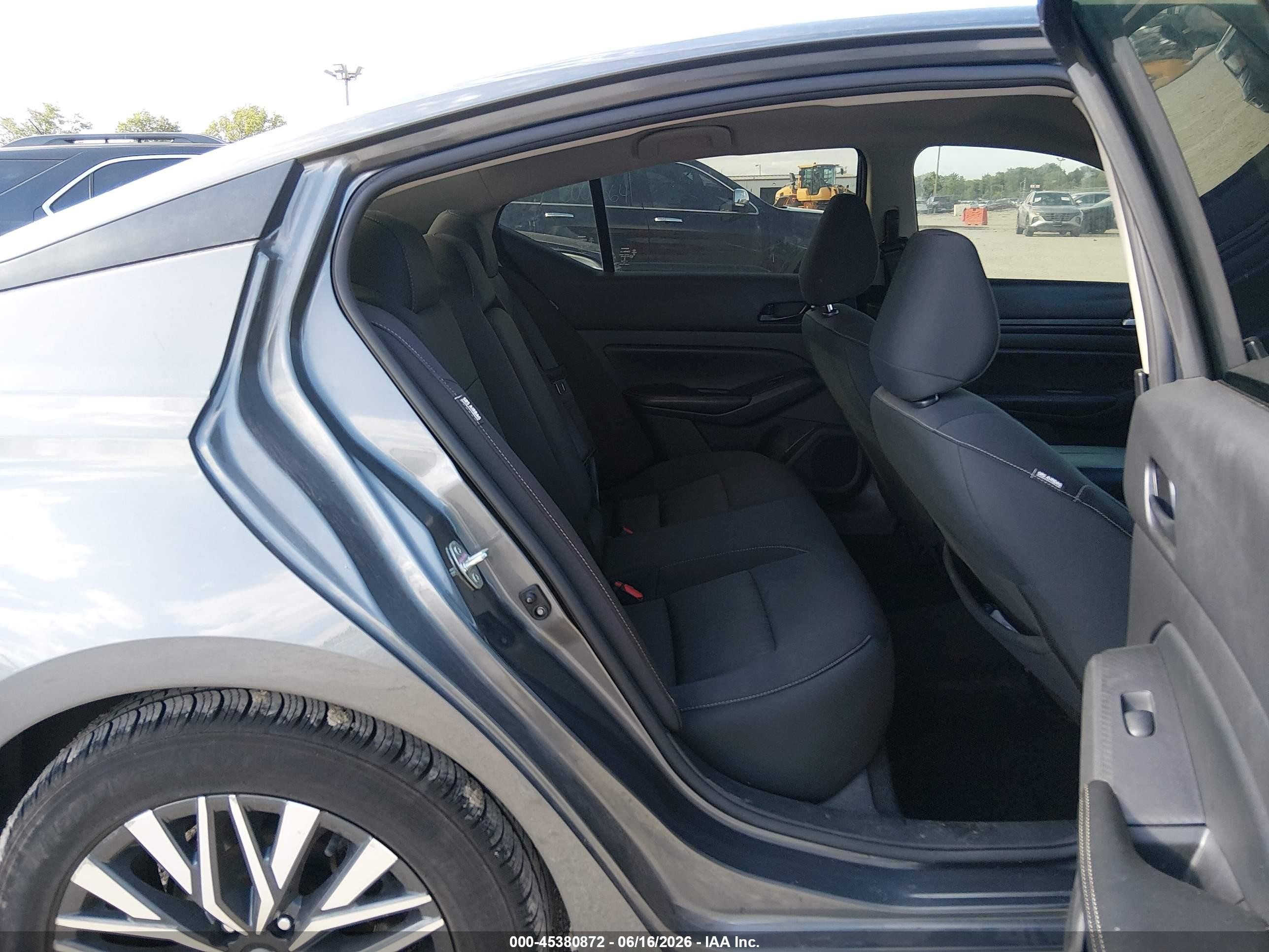 2024 Nissan Altima Sv Fwd Silver vin: 1N4BL4DV5RN384568