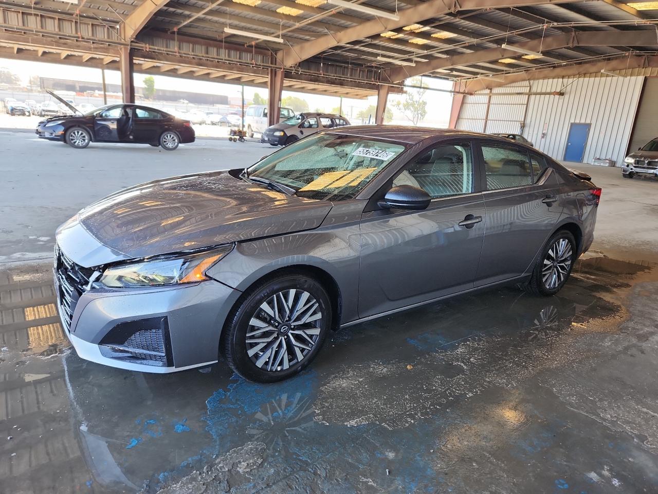 2026 Nissan Altima Sv Серый vin: 1N4BL4DV6TN322846 Damage: Left Front Fender, Dent(S) W/ Paint Dmg, 4 To 5 Inches