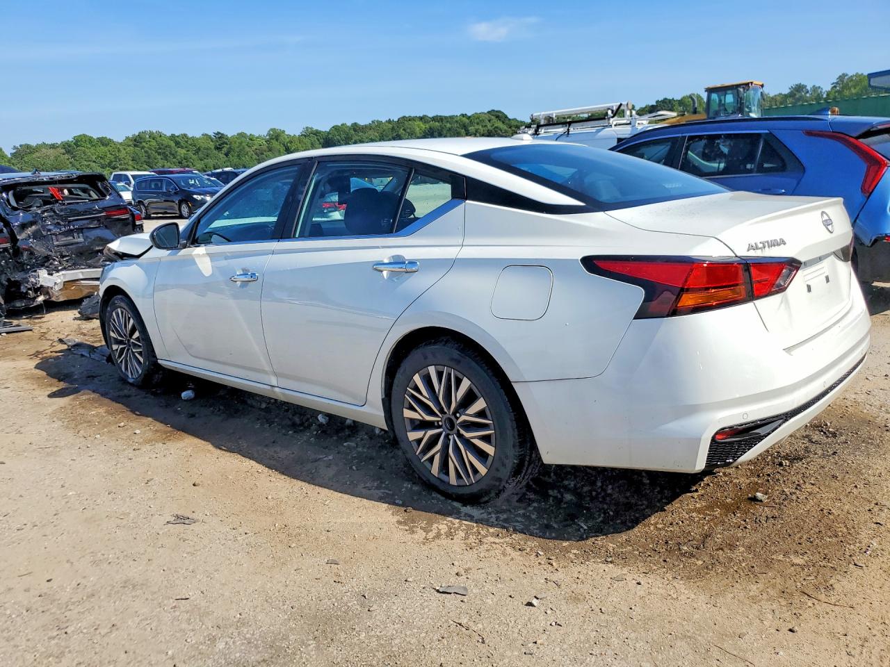 2025 Nissan Altima Sv White vin: 1N4BL4DV8SN375370