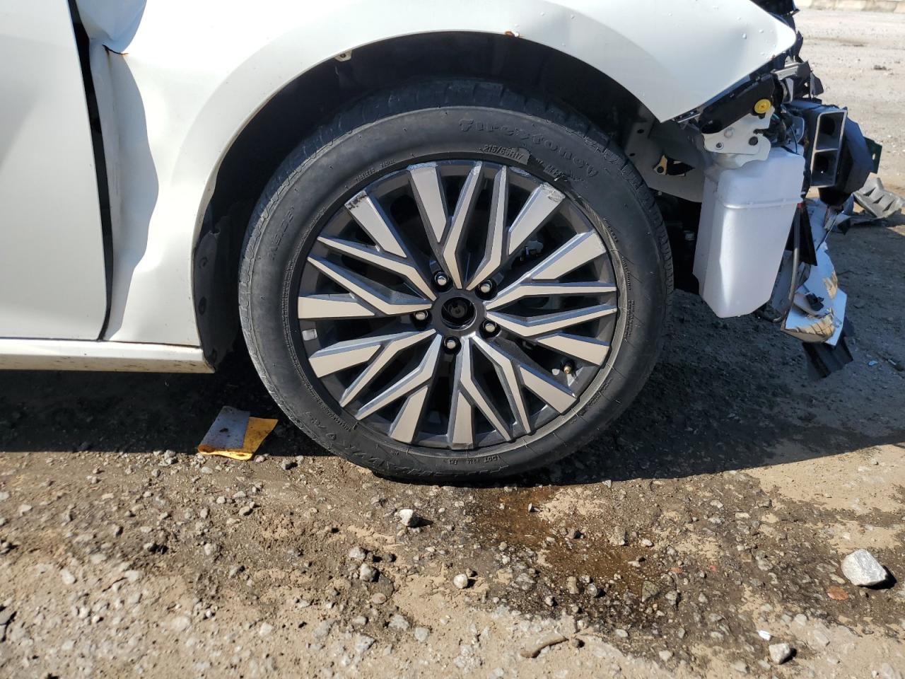 2025 Nissan Altima Sv White vin: 1N4BL4DV8SN375370 Damage: Right Front Wheel, Curb Rash, 4 To 5 Inches