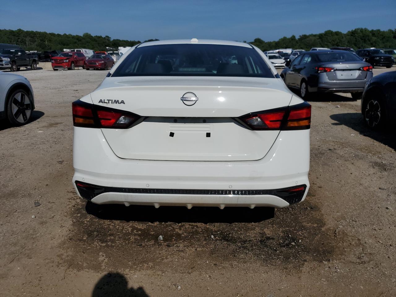 2025 Nissan Altima Sv White vin: 1N4BL4DV8SN375370 Damage: Rear Bumper/Cover, Scraped, 1/2 To 1 Inch