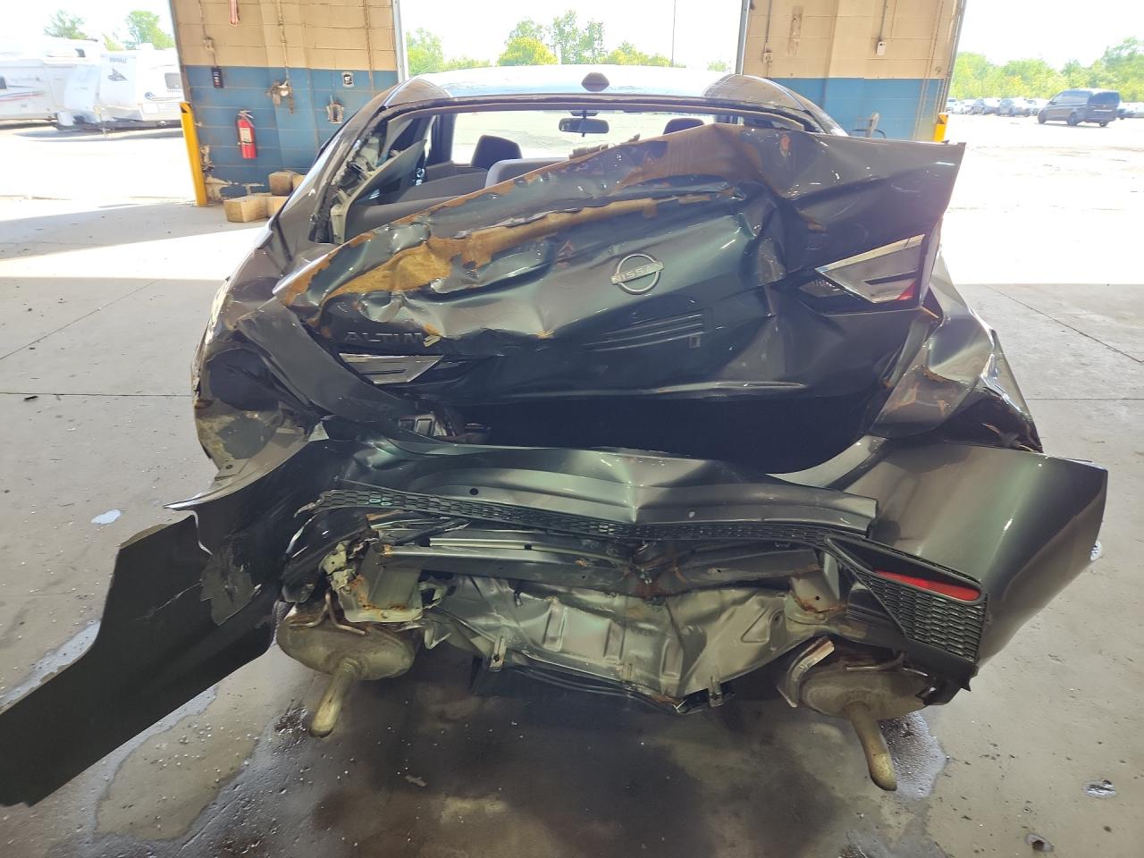 2025 Nissan Altima Sv Gray vin: 1N4BL4DV8SN388961 Damage: Rear Bumper, Severe Damage, Replacement Required
