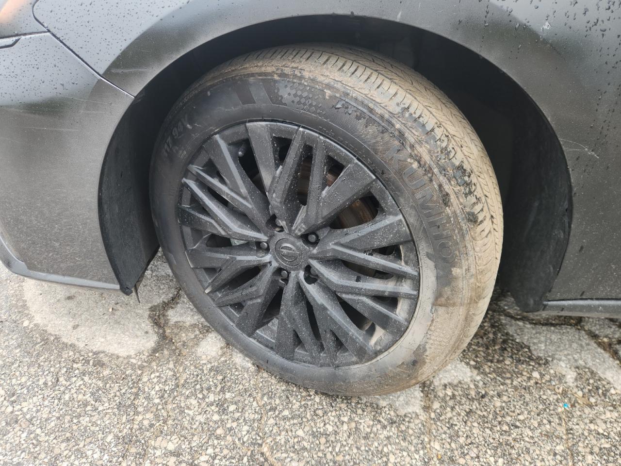 2025 Nissan Altima Sv Gray vin: 1N4BL4DV8SN404091 Damage: Left Front Wheel, Curb Rash, 3 To 4 Inches