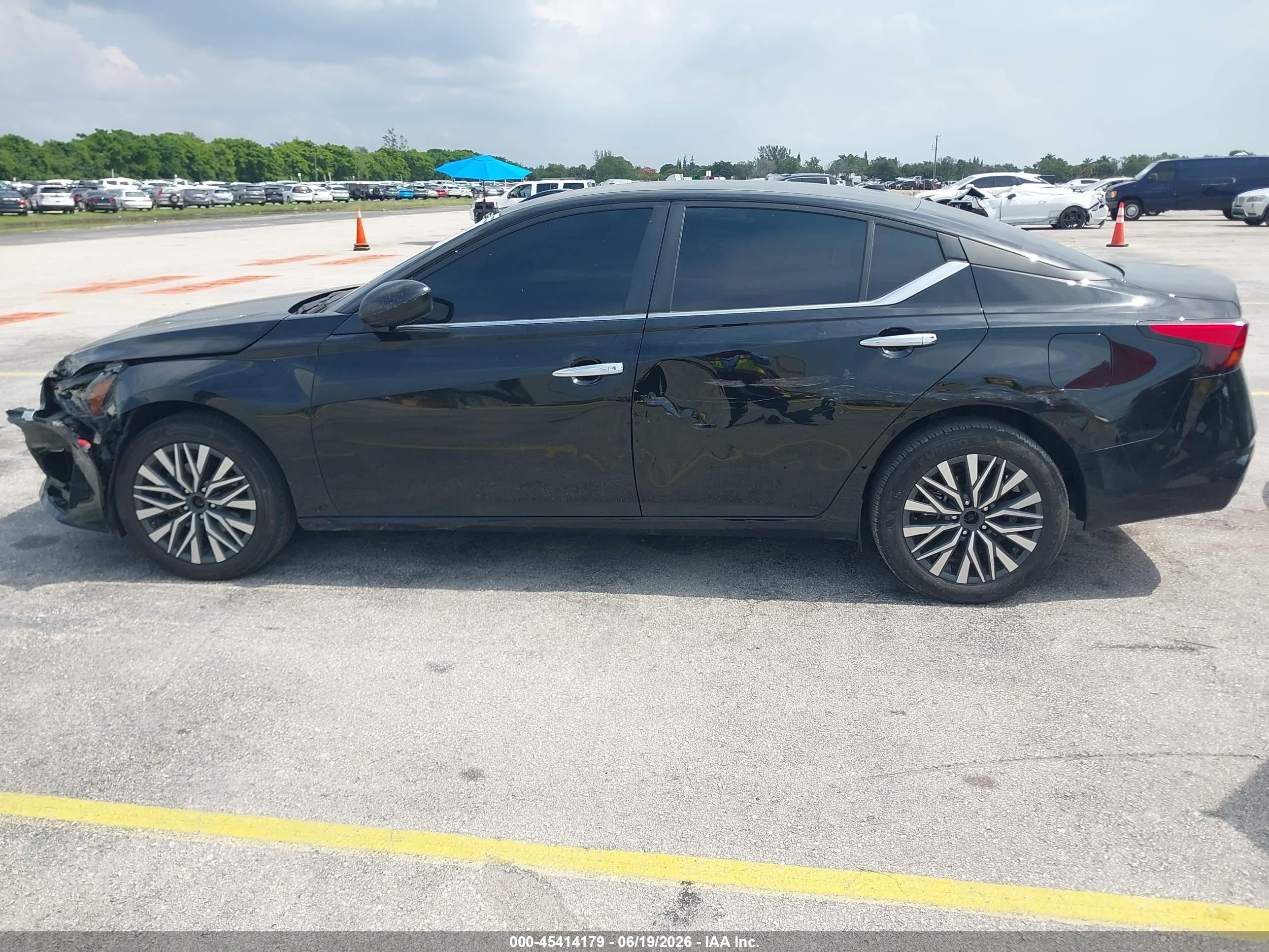 2025 Nissan Altima Sv Awd Черный vin: 1N4BL4DW6SN352288