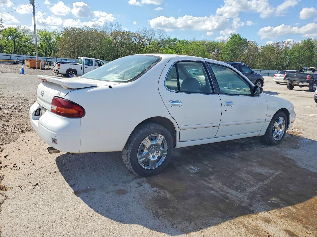 1994 Nissan Altima Xe White vin: 1N4BU31D3RC109022
