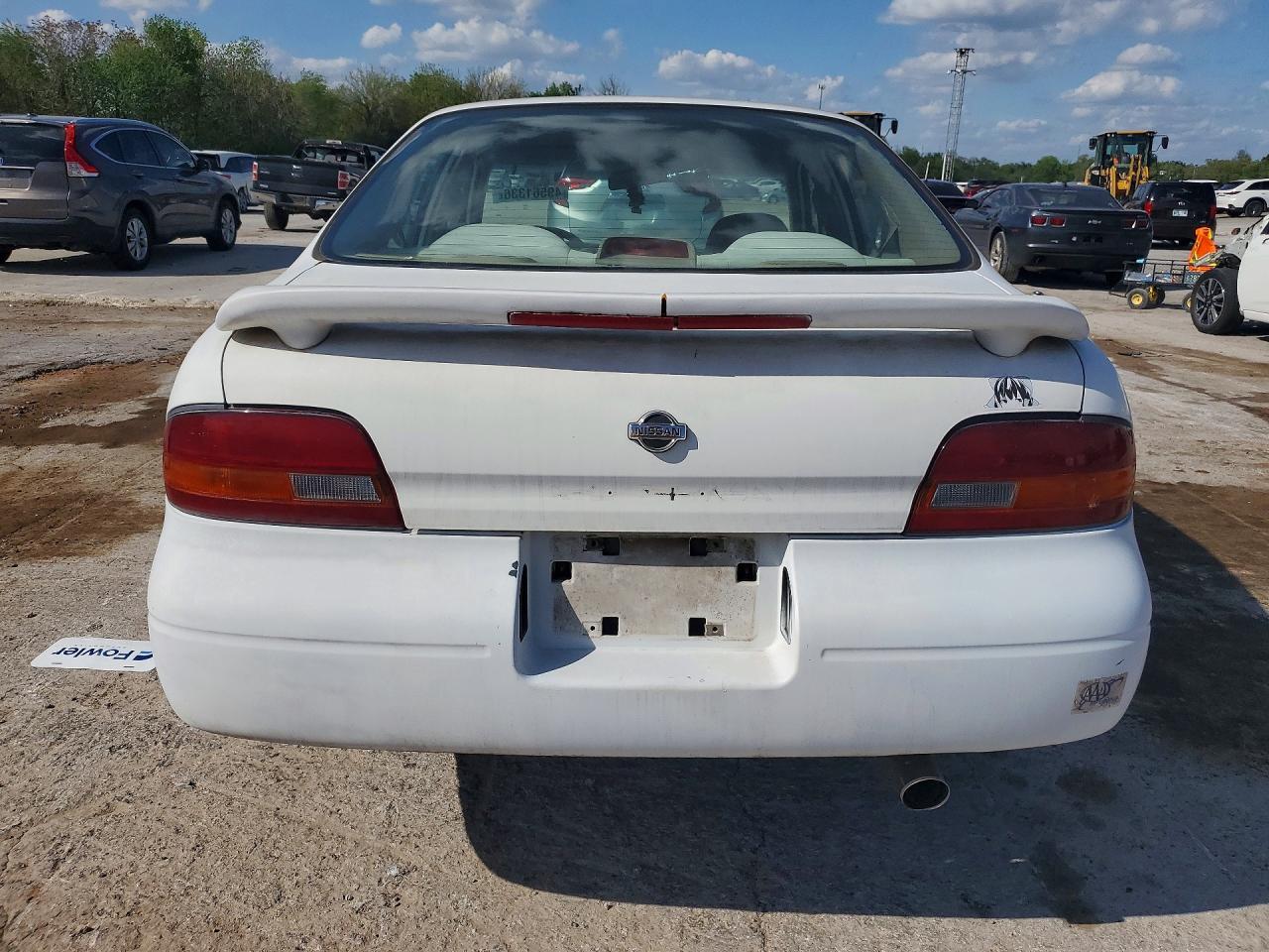1994 Nissan Altima Xe White vin: 1N4BU31D3RC109022