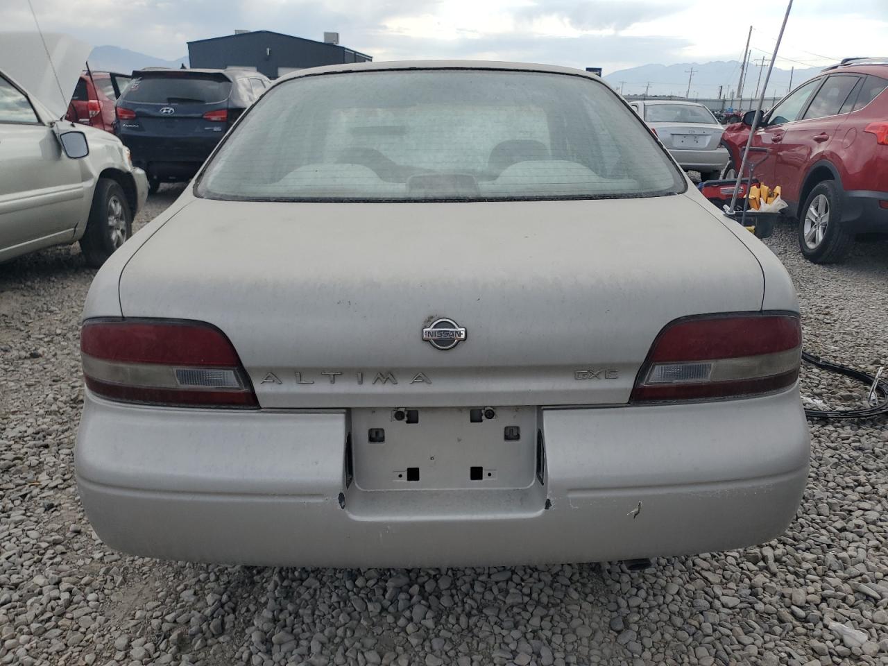 1995 Nissan Altima Xe Серебряный vin: 1N4BU31D5SC184567