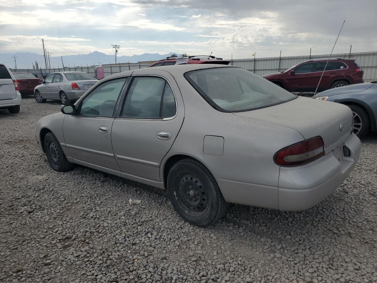 1995 Nissan Altima Xe Серебряный vin: 1N4BU31D5SC184567