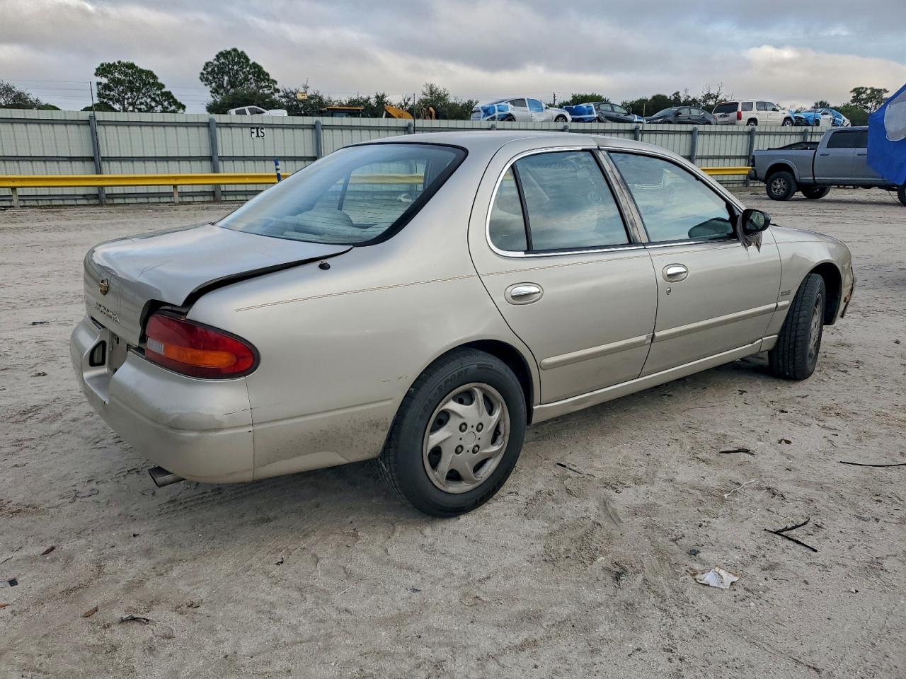 1994 Nissan Altima Xe Silver vin: 1N4BU31D7RC134232