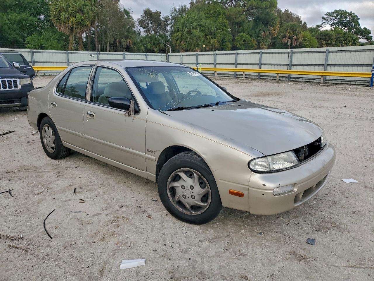 1994 Nissan Altima Xe Silver vin: 1N4BU31D7RC134232
