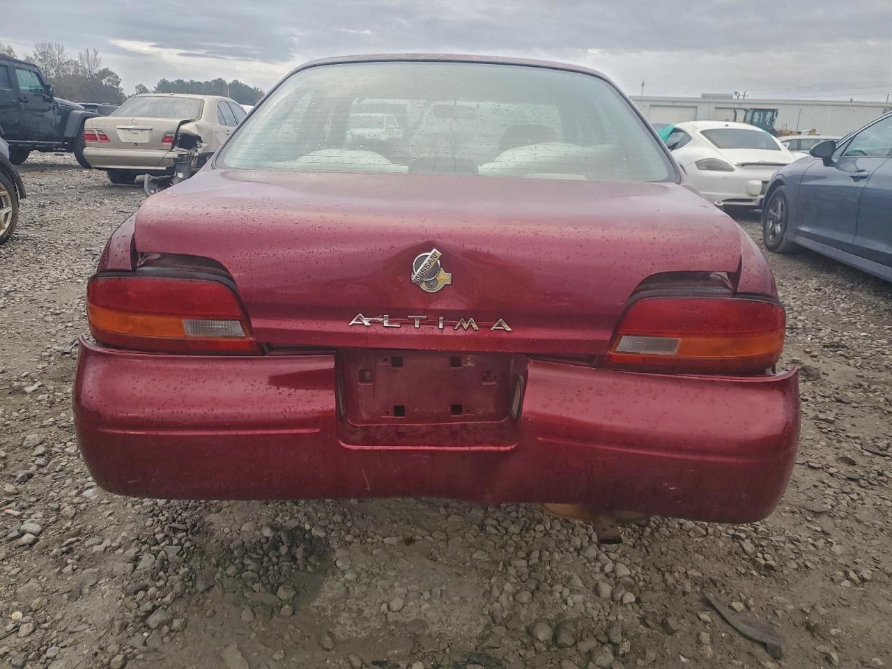 1994 Nissan Altima Xe Burgundy vin: 1N4BU31D7RC220091