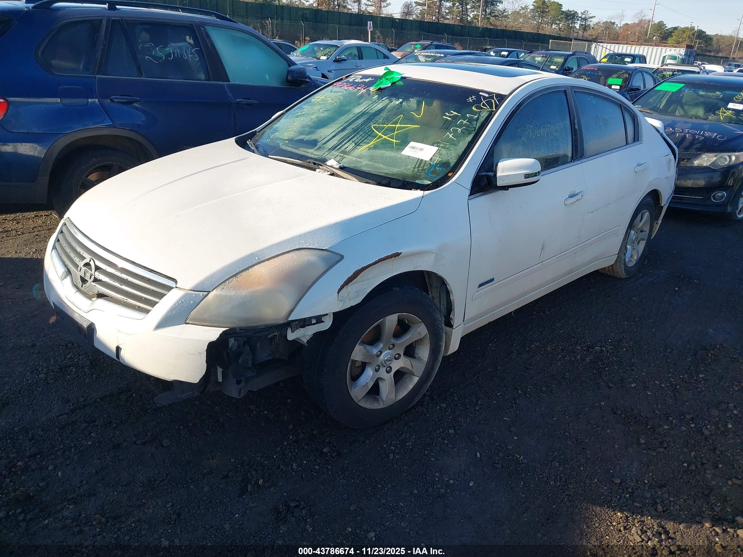 2008 Nissan Altima Hybrid   White vin: 1N4CL21E18C228440