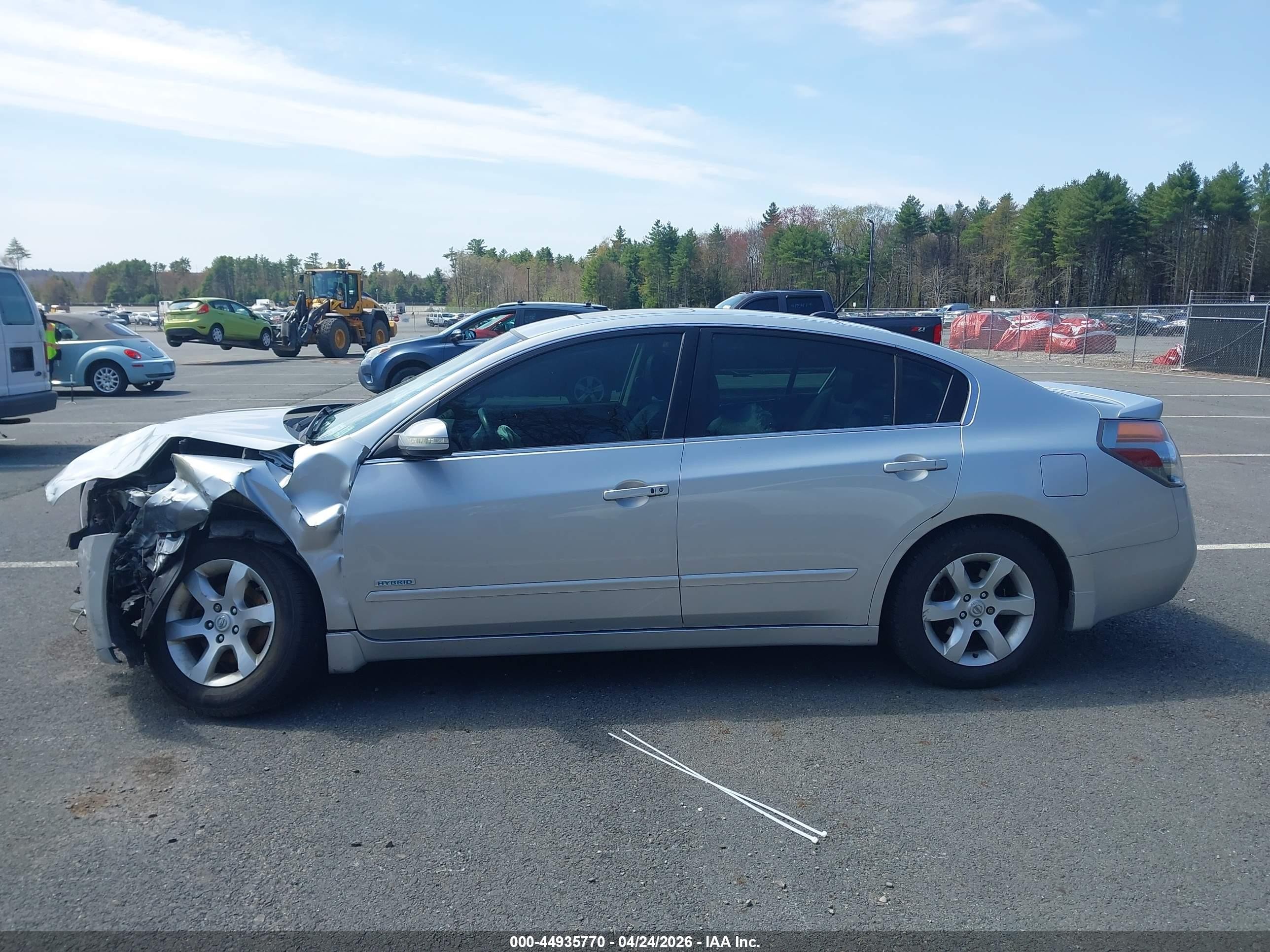 2008 Nissan Altima Hybrid   Silver vin: 1N4CL21E28C215518