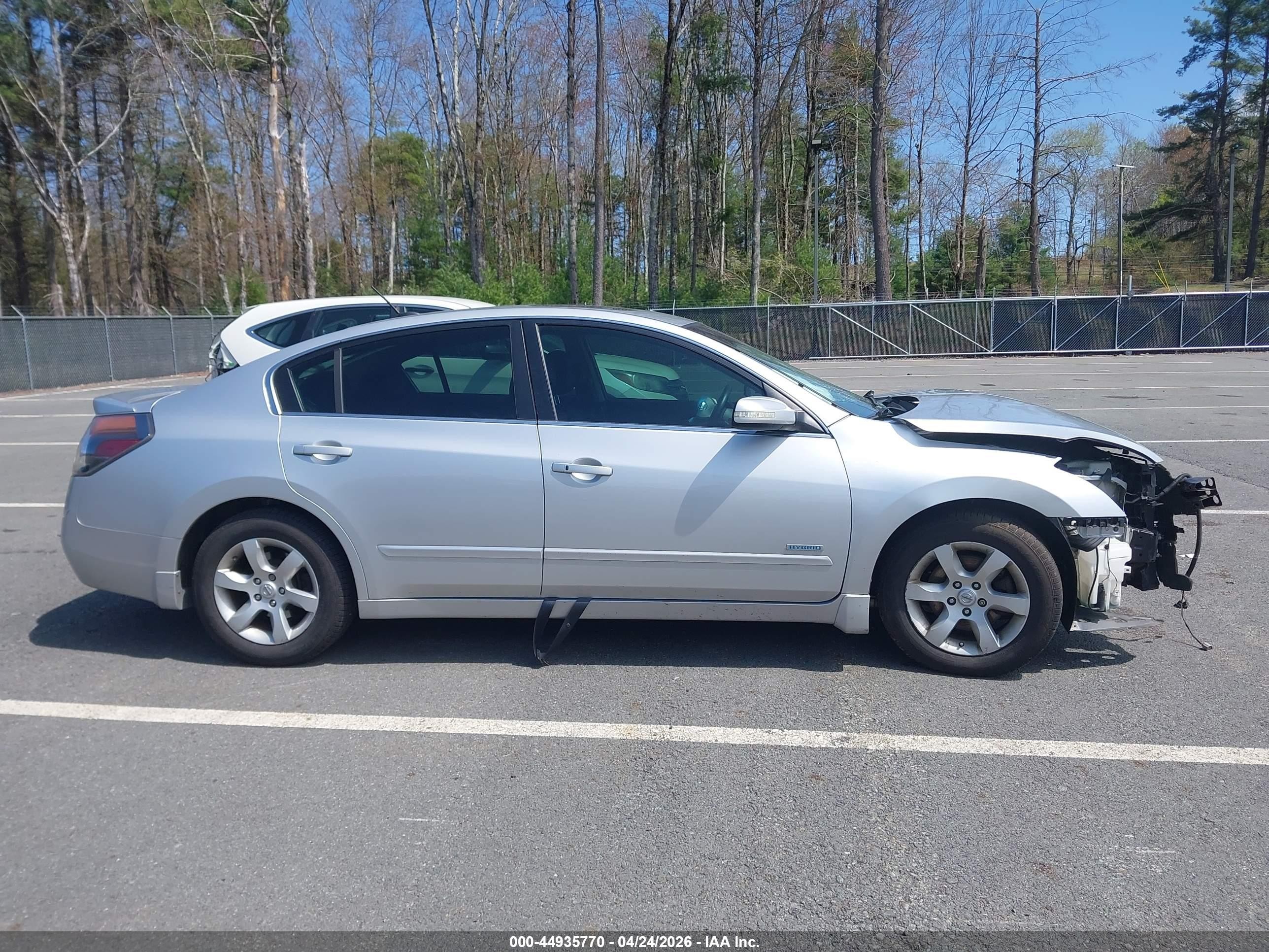 2008 Nissan Altima Hybrid   Silver vin: 1N4CL21E28C215518