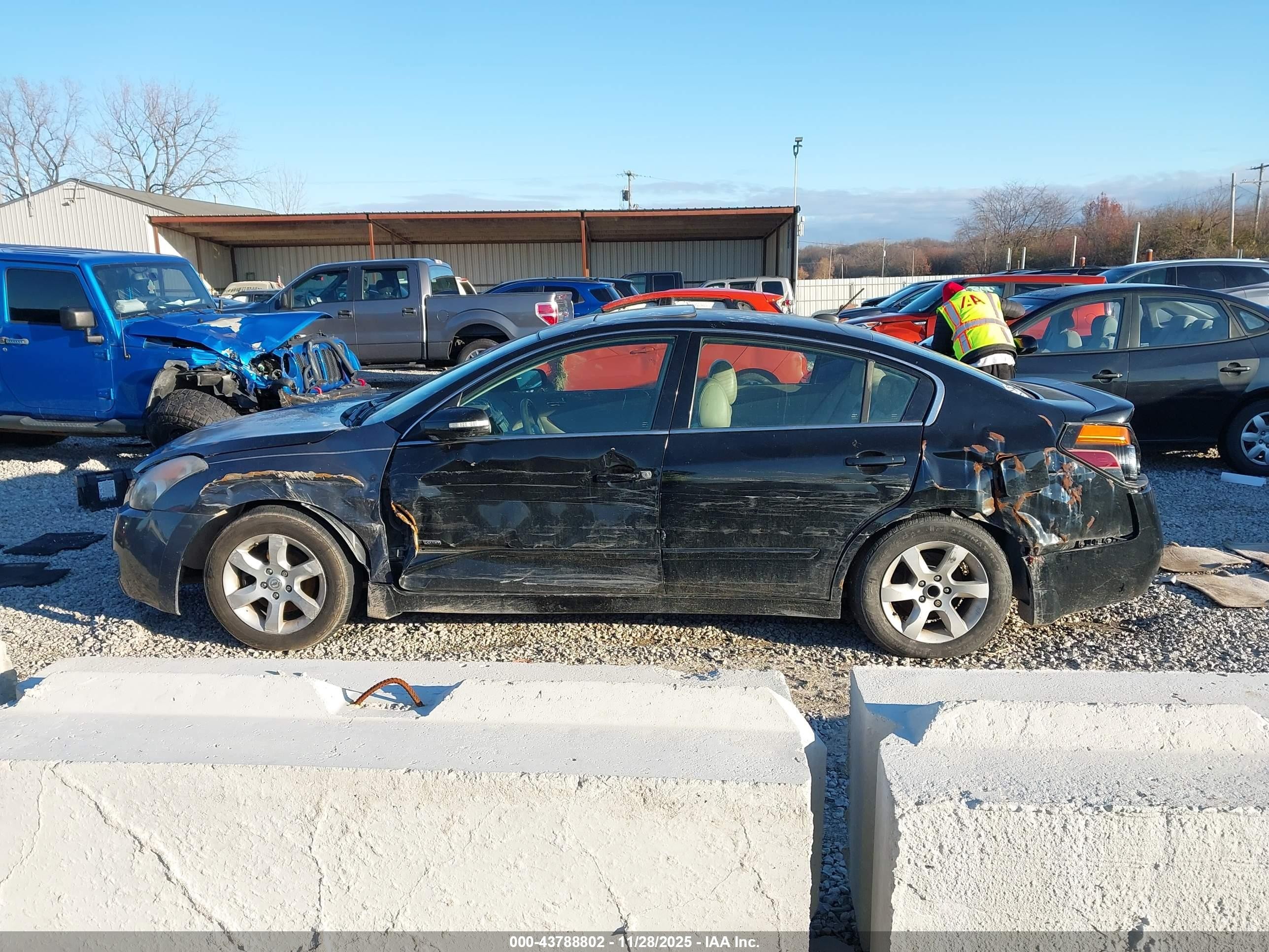 2008 Nissan Altima Hybrid   Black vin: 1N4CL21E38C143650