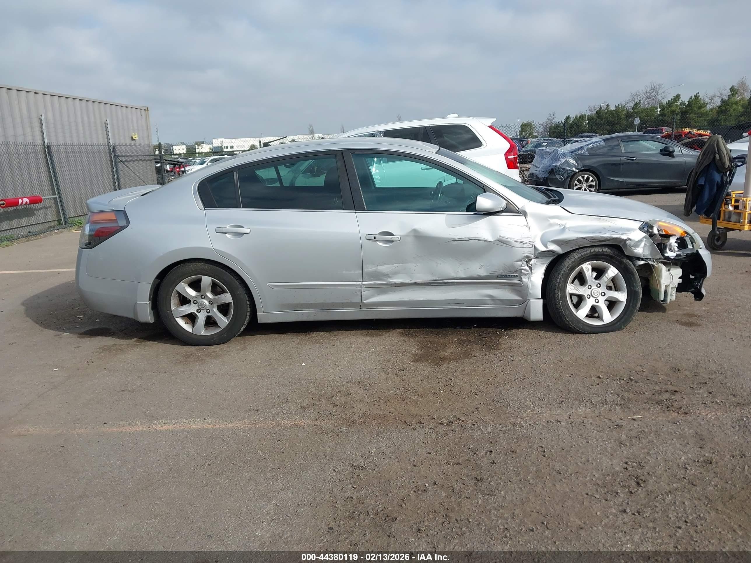 2008 Nissan Altima Hybrid   Silver vin: 1N4CL21E48C169917