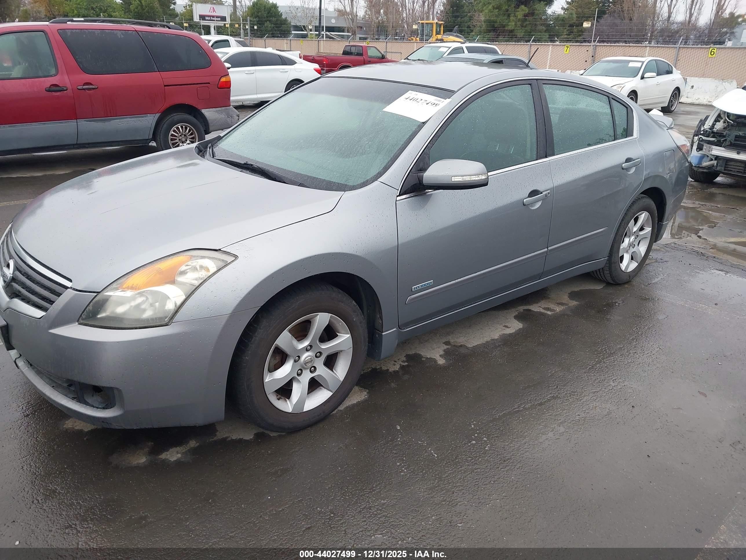 2008 Nissan Altima Hybrid   Silver vin: 1N4CL21E48C200941