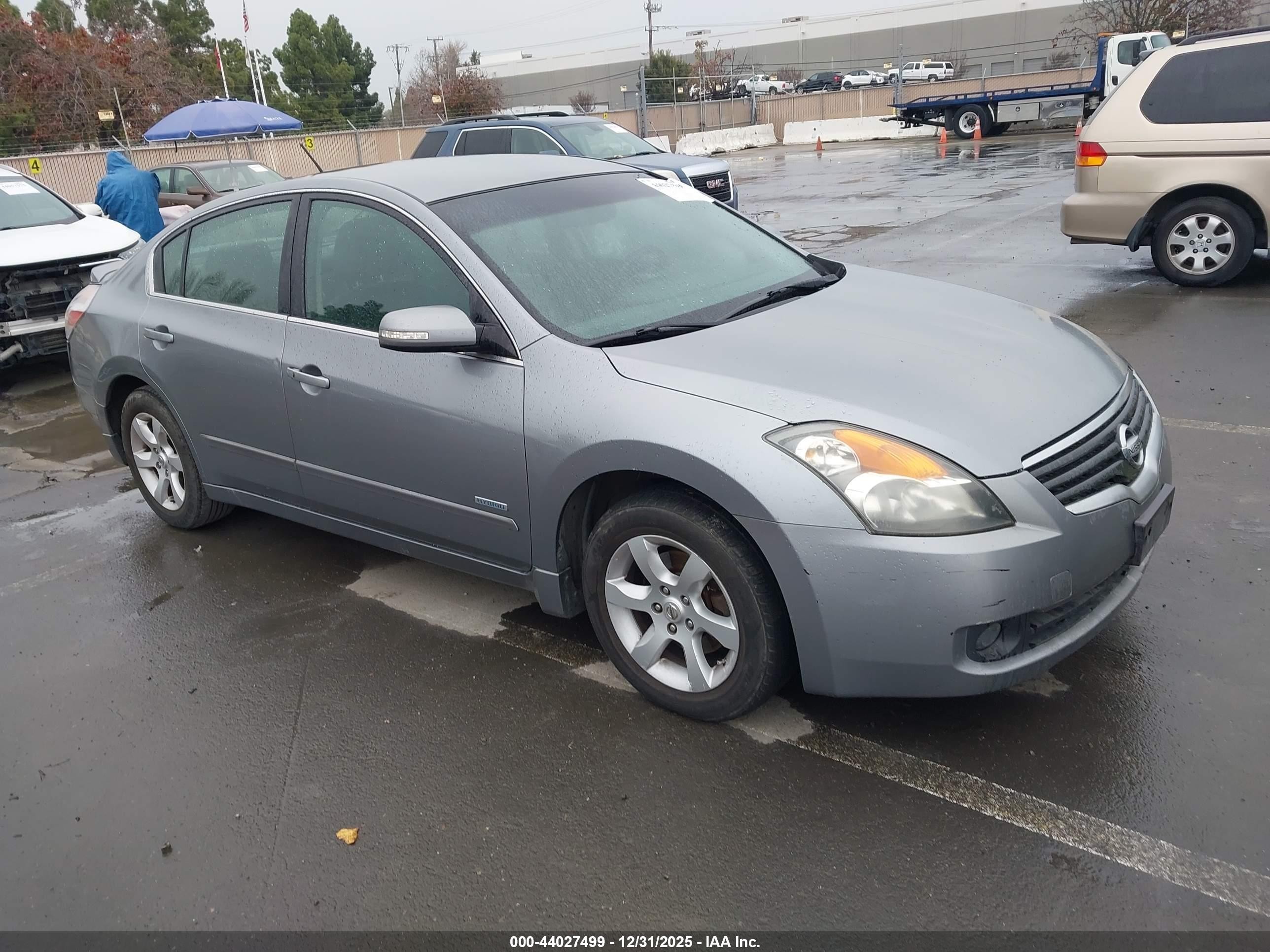 2008 Nissan Altima Hybrid   Silver vin: 1N4CL21E48C200941