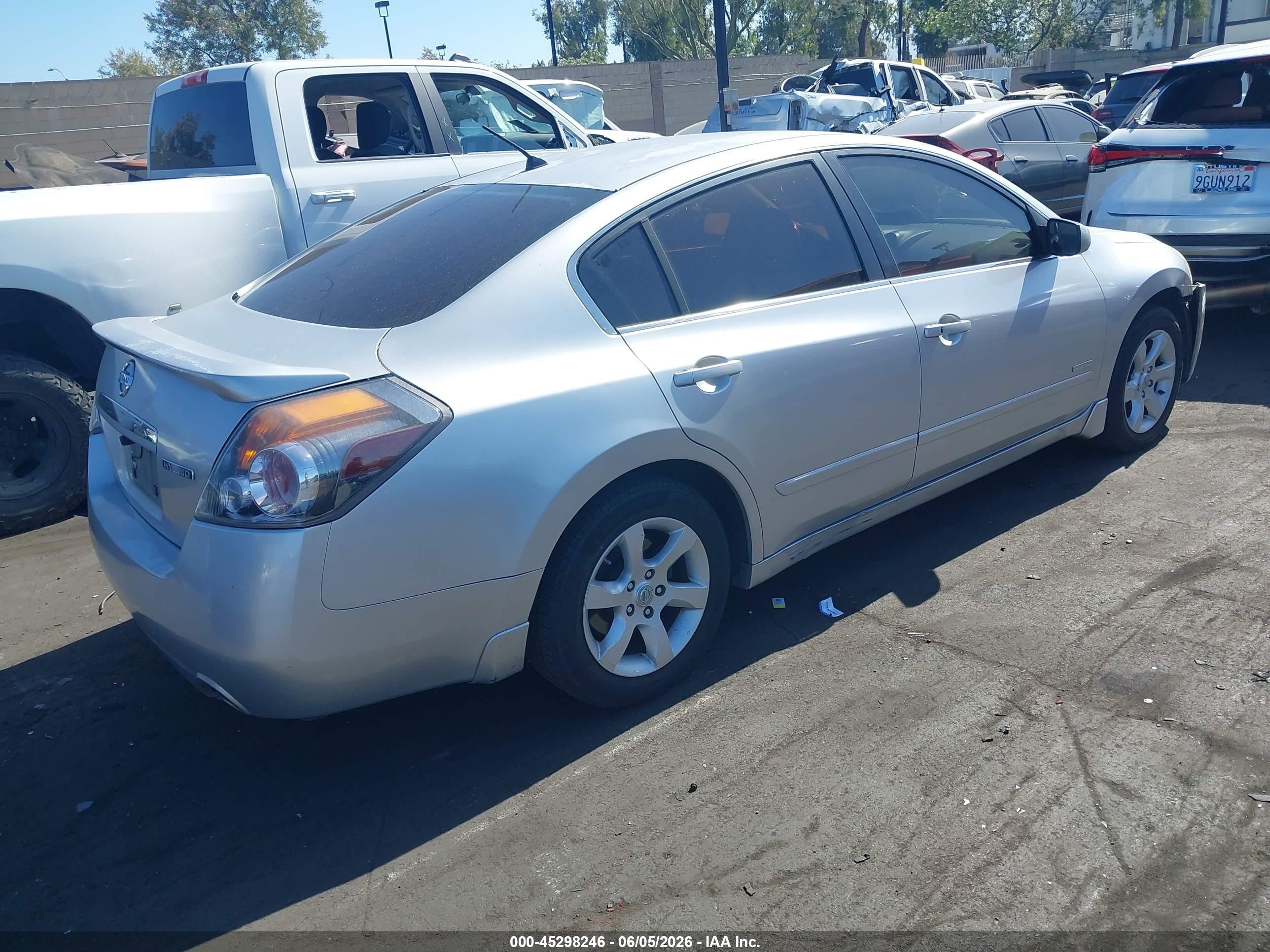 2007 Nissan Altima Hybrid   Silver vin: 1N4CL21E77C178853