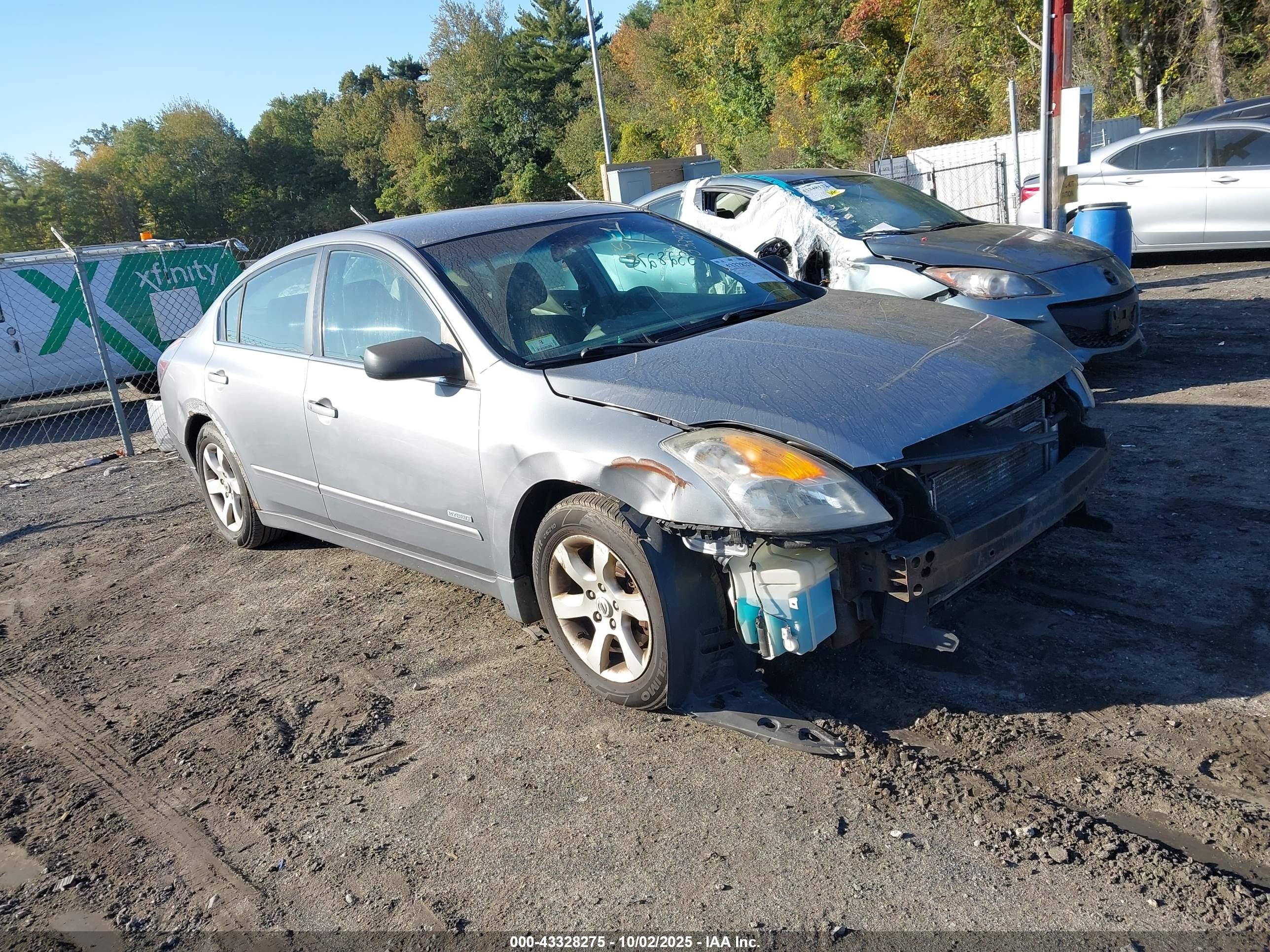 2007 Nissan Altima Hybrid   Silver vin: 1N4CL21E77C237223