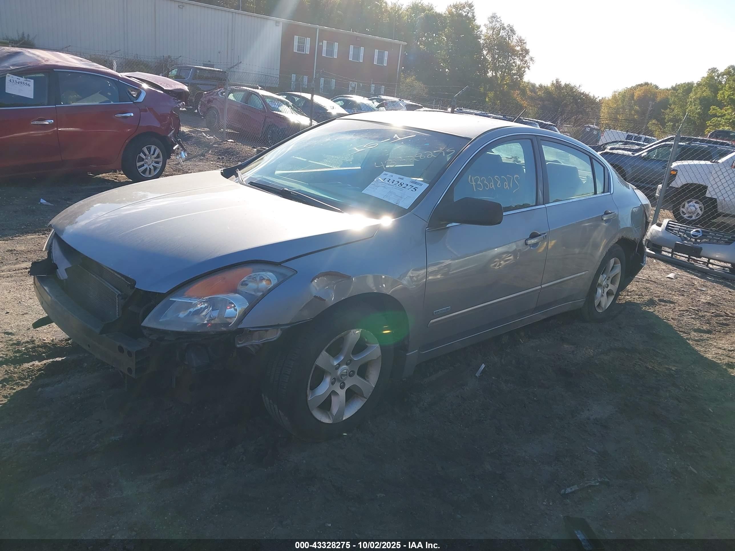2007 Nissan Altima Hybrid   Silver vin: 1N4CL21E77C237223