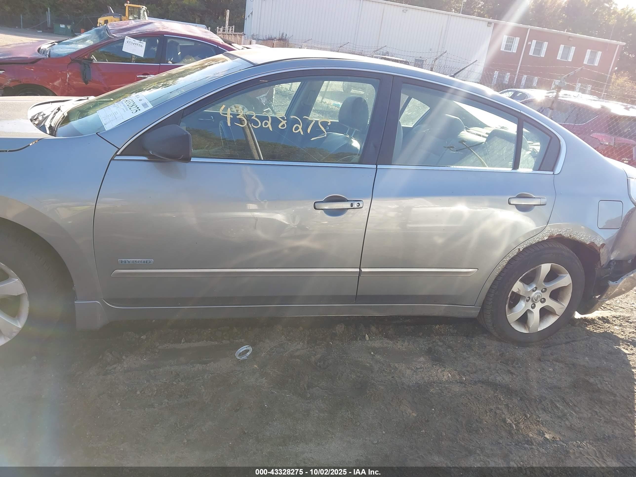 2007 Nissan Altima Hybrid   Silver vin: 1N4CL21E77C237223