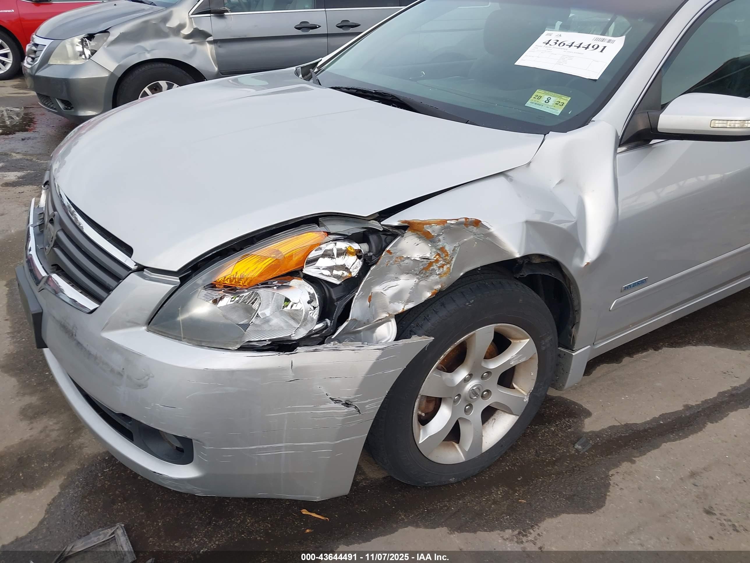 2008 Nissan Altima Hybrid   Silver vin: 1N4CL21E78C200075