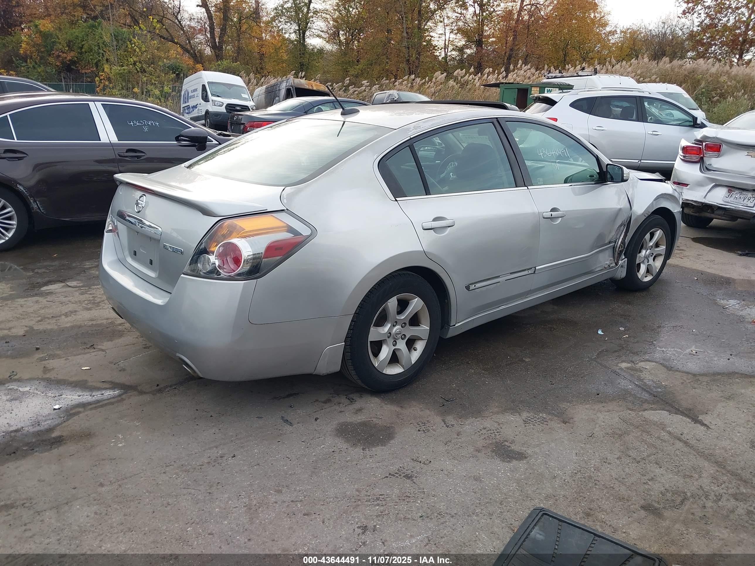 2008 Nissan Altima Hybrid   Silver vin: 1N4CL21E78C200075