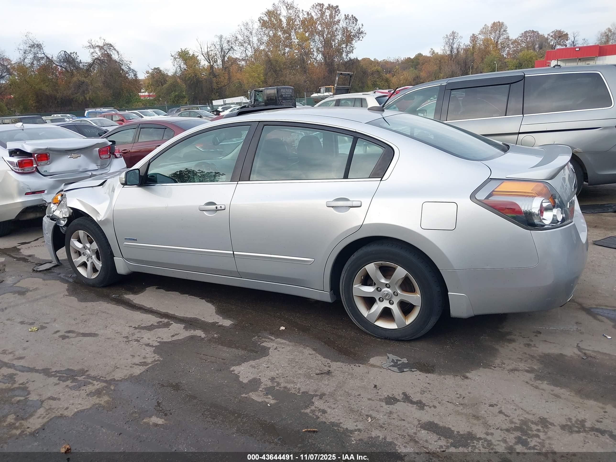 2008 Nissan Altima Hybrid   Silver vin: 1N4CL21E78C200075