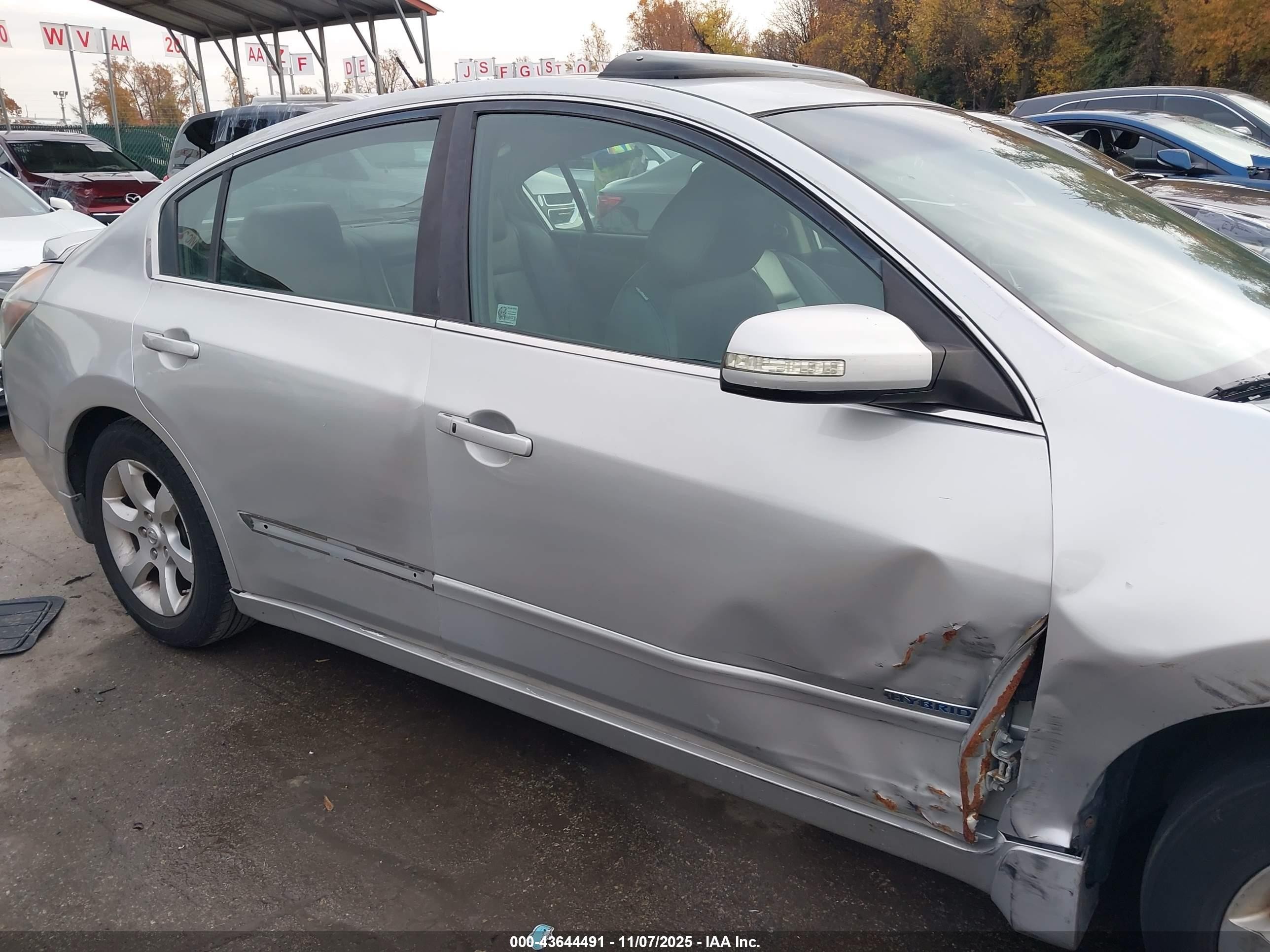 2008 Nissan Altima Hybrid   Silver vin: 1N4CL21E78C200075