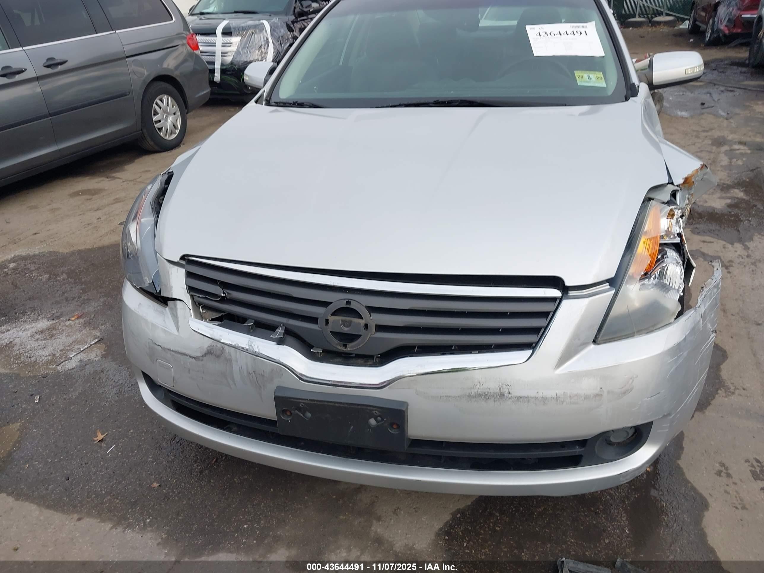 2008 Nissan Altima Hybrid   Silver vin: 1N4CL21E78C200075
