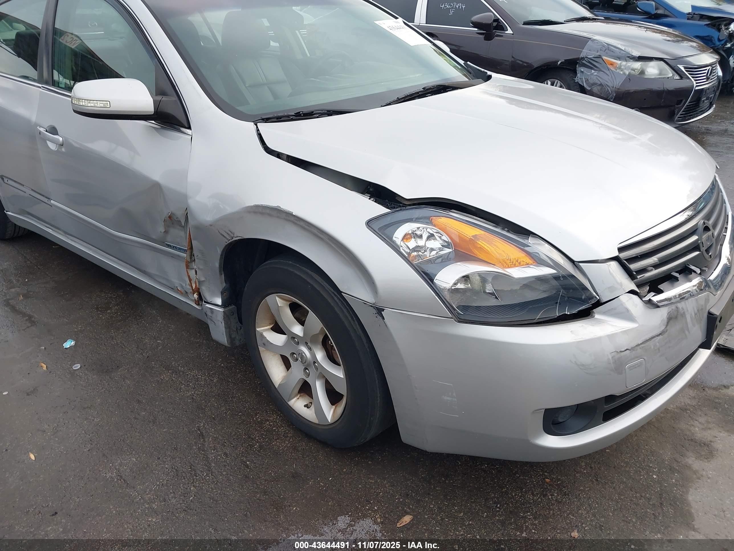 2008 Nissan Altima Hybrid   Silver vin: 1N4CL21E78C200075