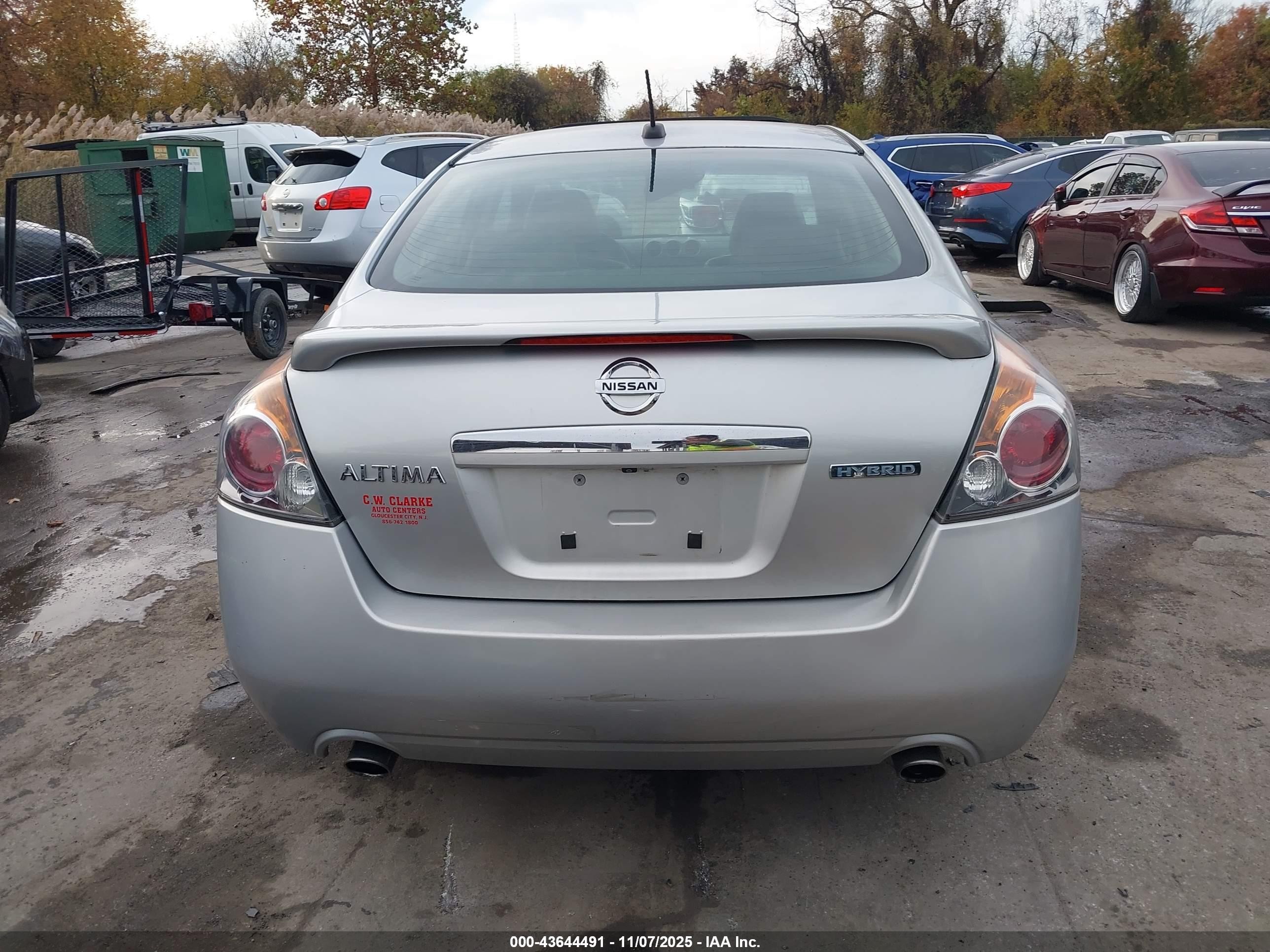 2008 Nissan Altima Hybrid   Silver vin: 1N4CL21E78C200075
