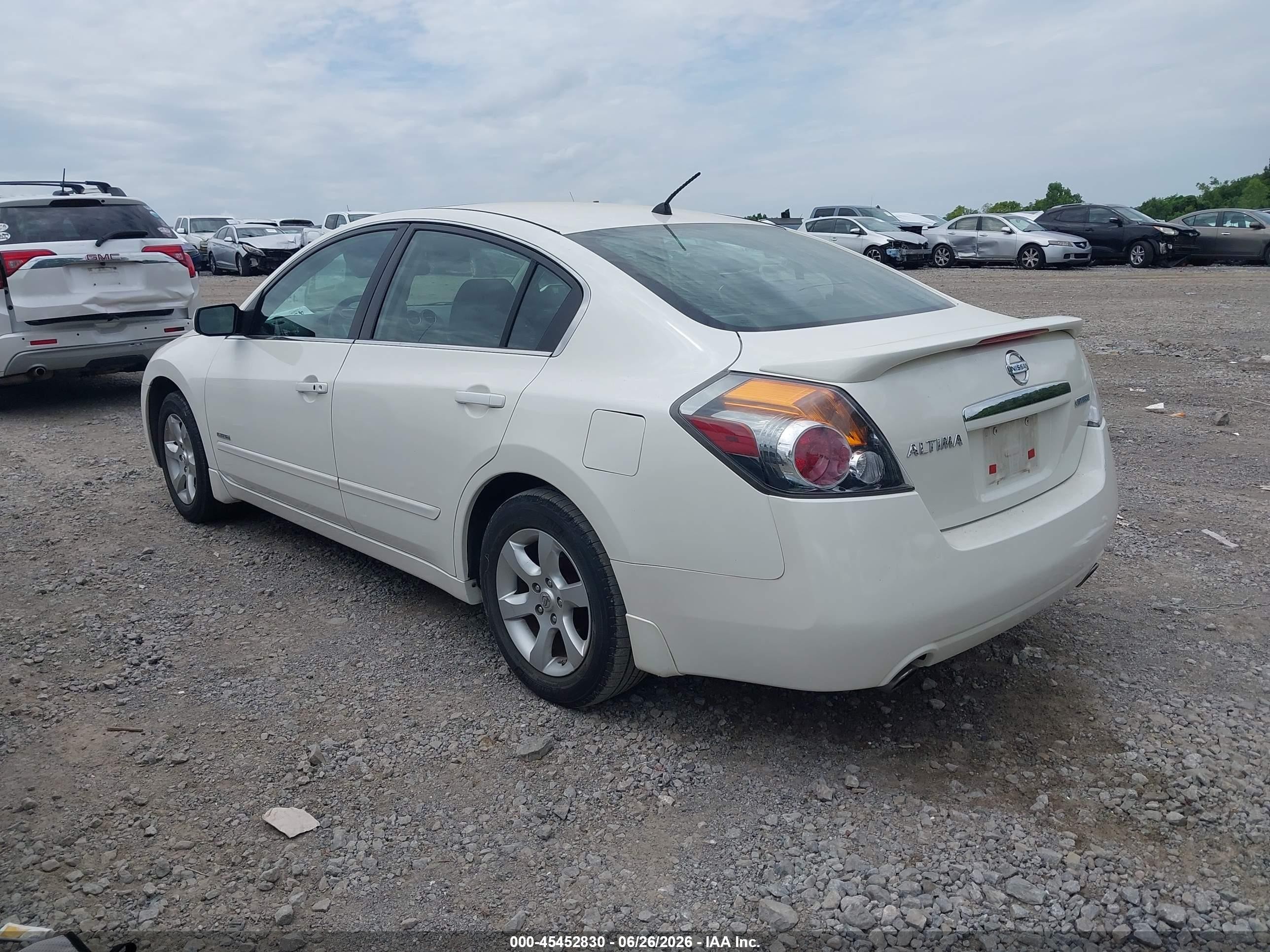 2008 Nissan Altima Hybrid   White vin: 1N4CL21E88C272399