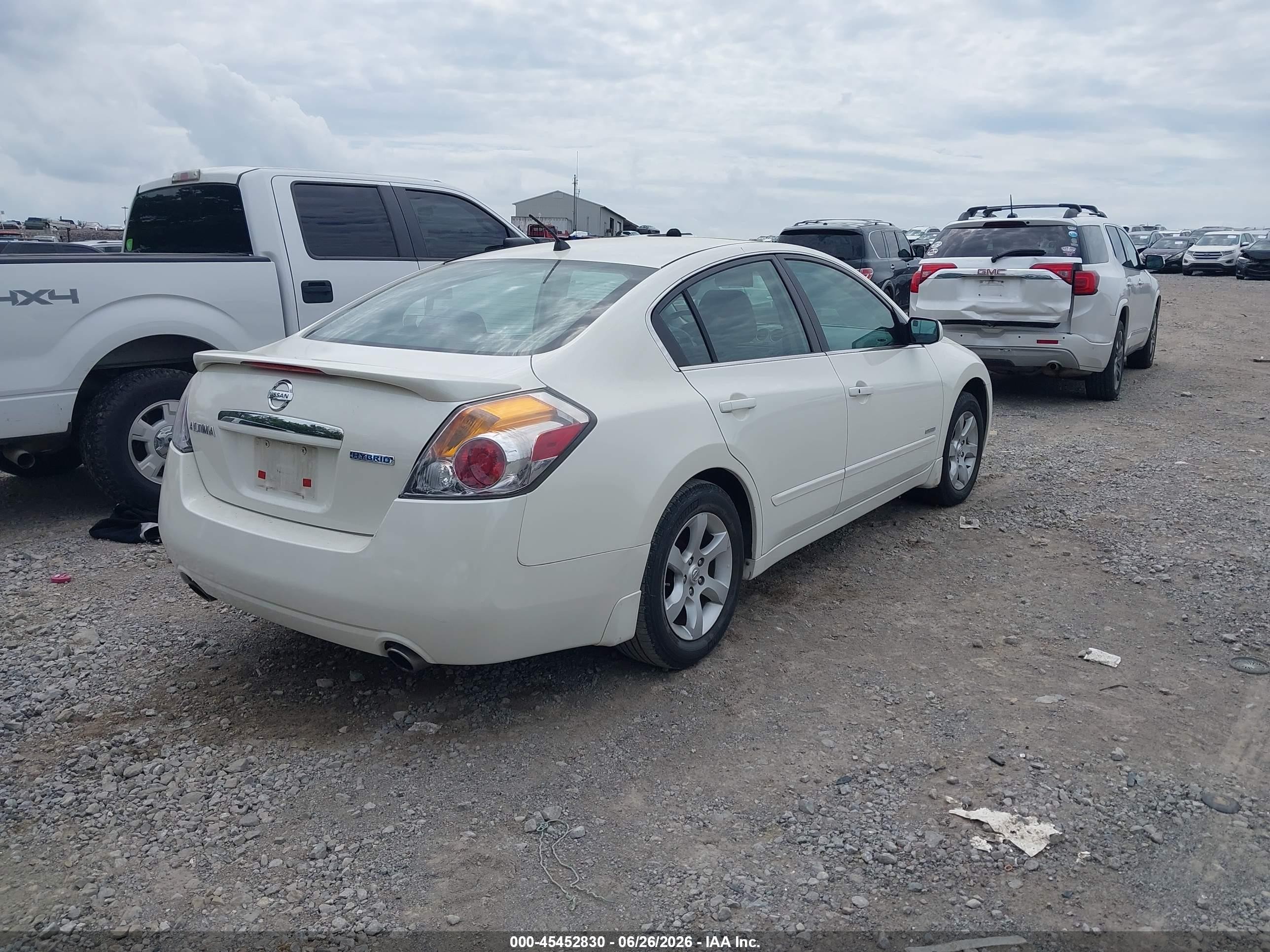 2008 Nissan Altima Hybrid   White vin: 1N4CL21E88C272399