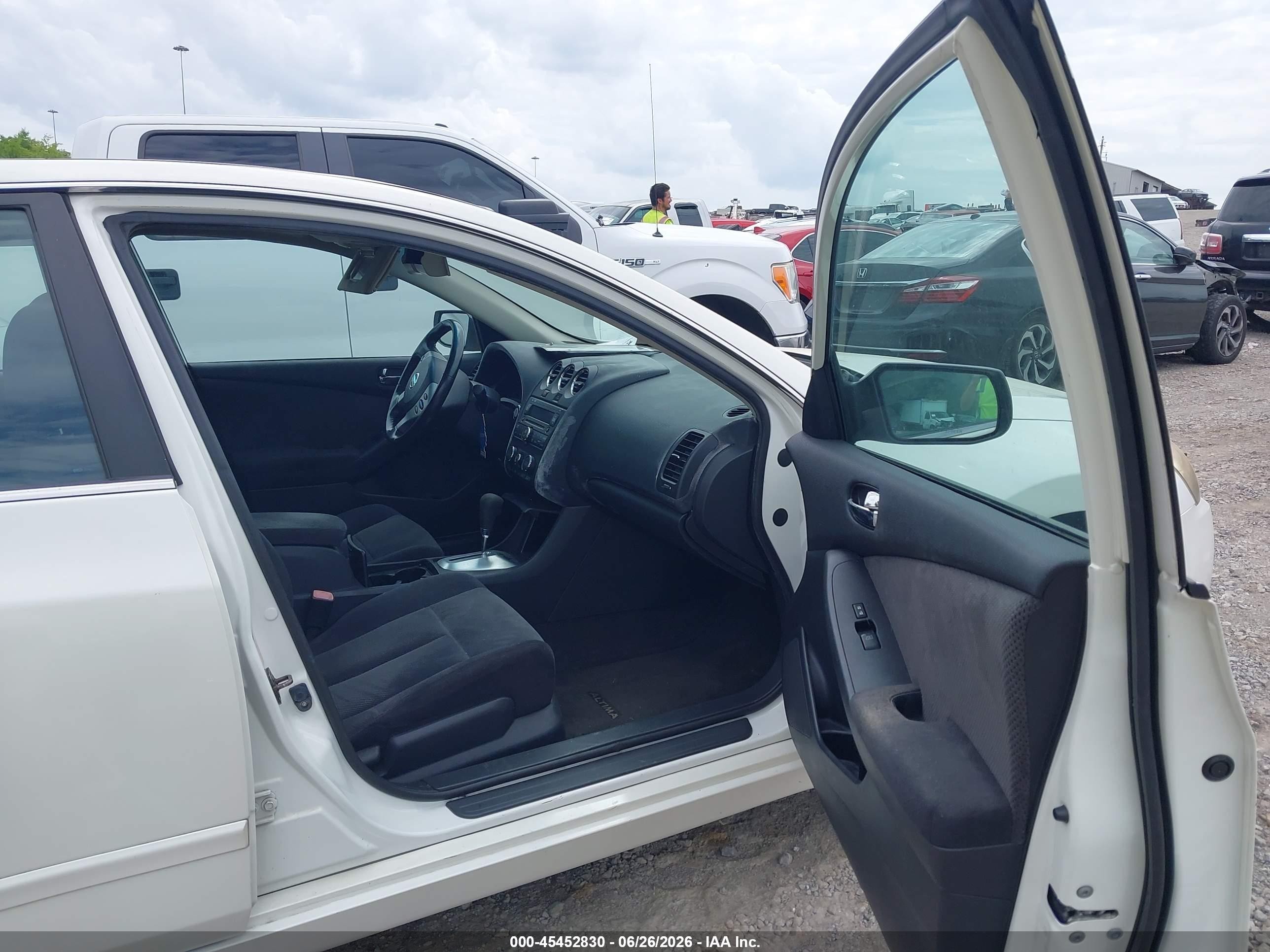 2008 Nissan Altima Hybrid   White vin: 1N4CL21E88C272399