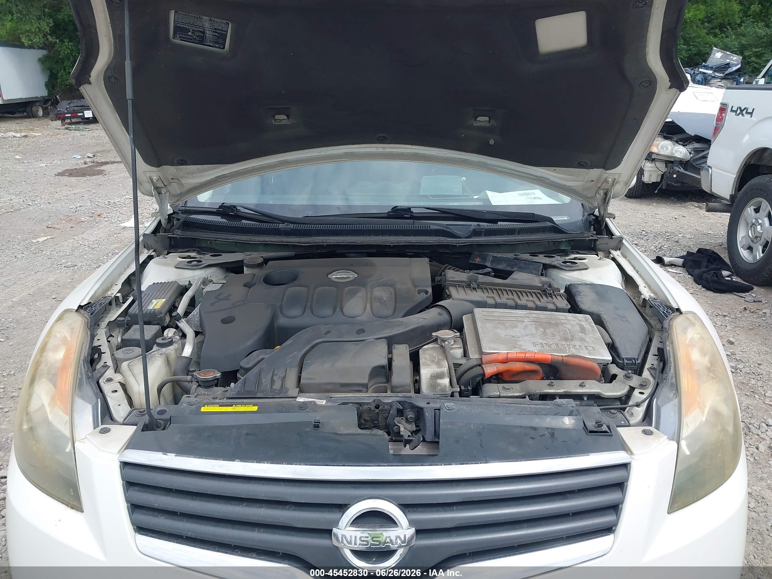 2008 Nissan Altima Hybrid   White vin: 1N4CL21E88C272399