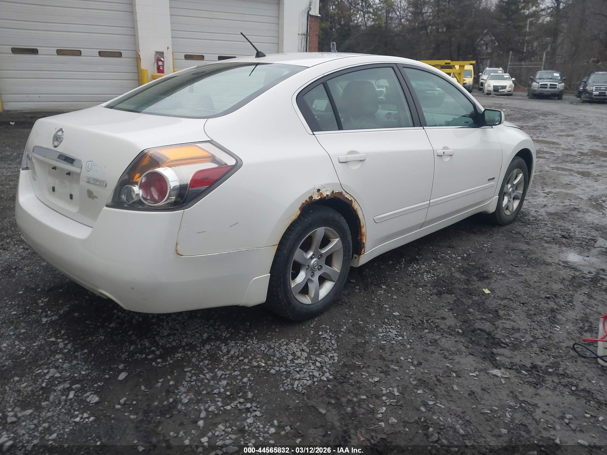 2007 Nissan Altima Hybrid   White vin: 1N4CL21E97C153145