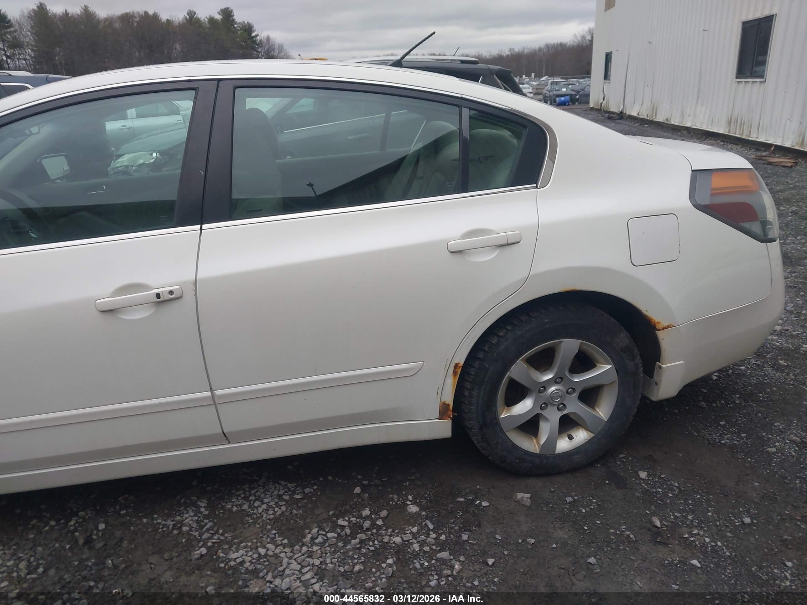 2007 Nissan Altima Hybrid   White vin: 1N4CL21E97C153145