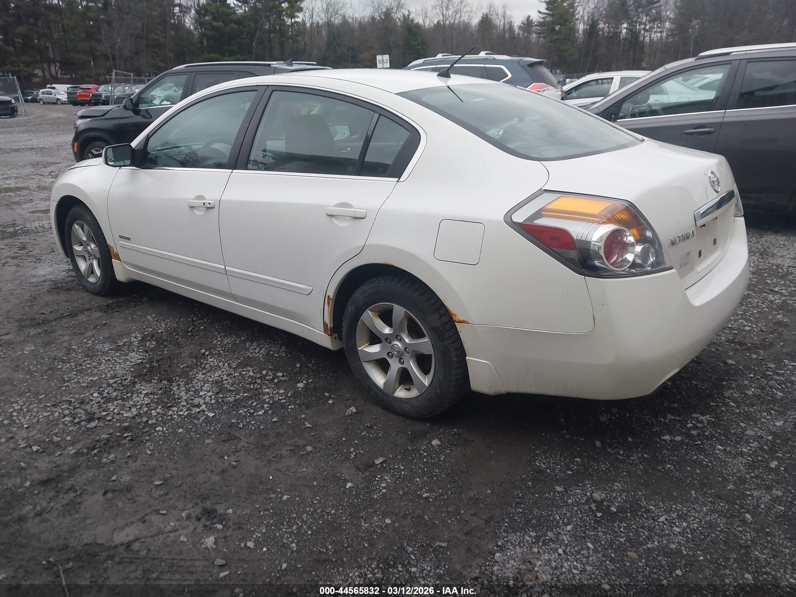 2007 Nissan Altima Hybrid   White vin: 1N4CL21E97C153145