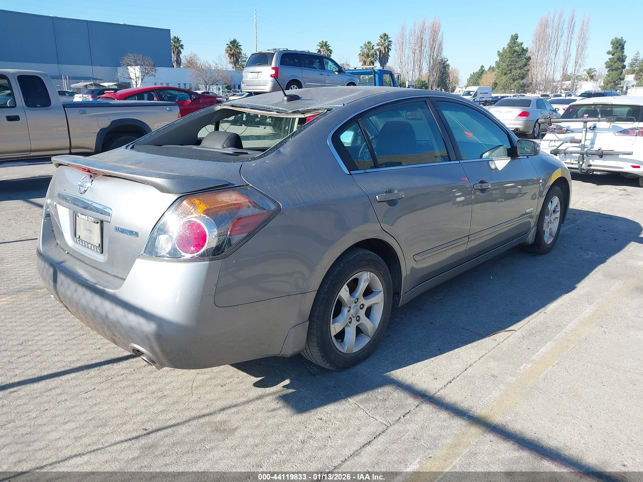 2008 Nissan Altima Hybrid   Silver vin: 1N4CL21E98C143667