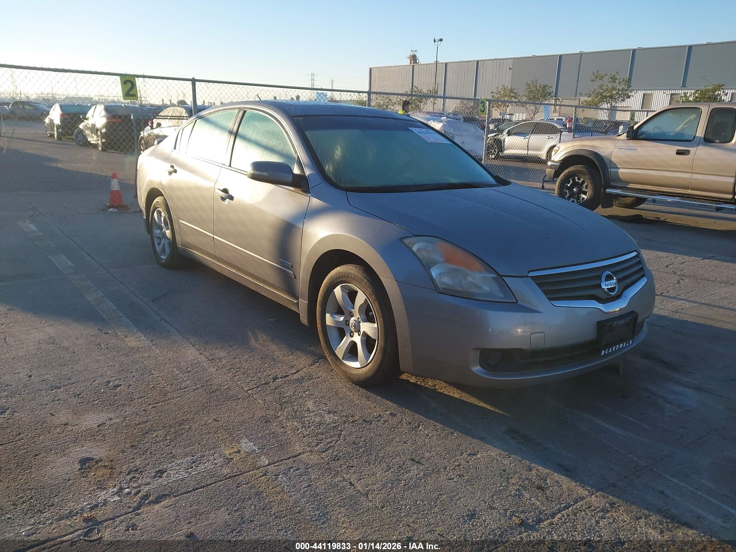 2008 Nissan Altima Hybrid   Silver vin: 1N4CL21E98C143667