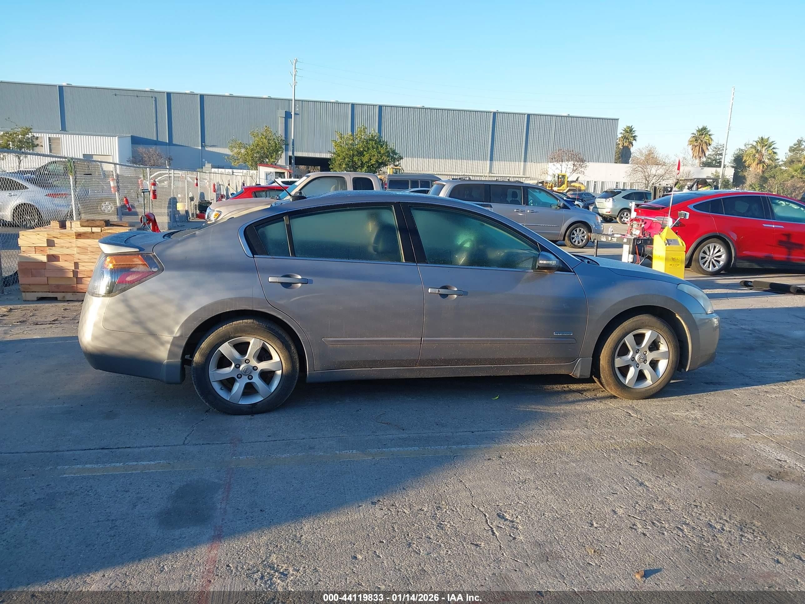 2008 Nissan Altima Hybrid   Silver vin: 1N4CL21E98C143667