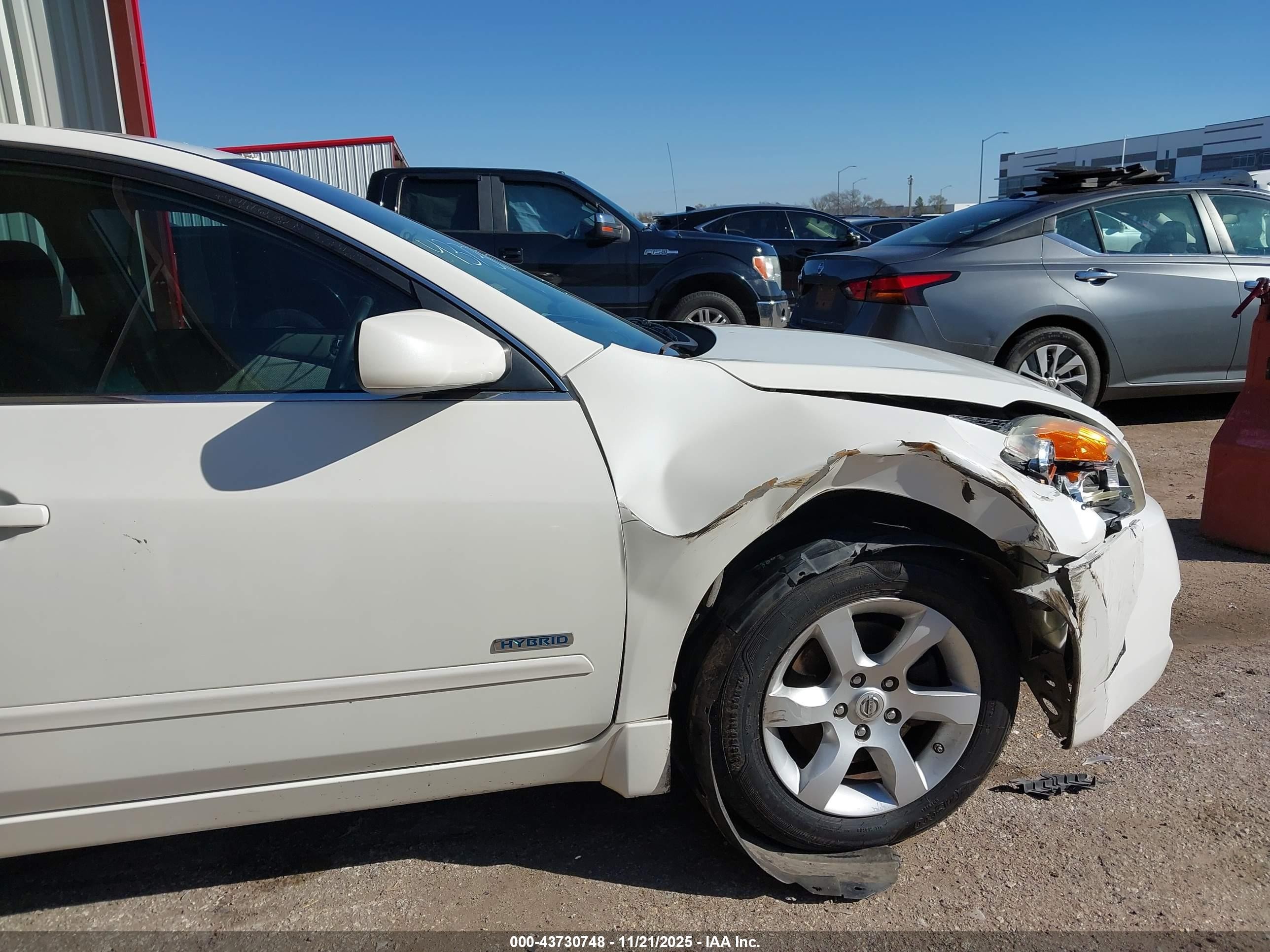 2008 Nissan Altima Hybrid   White vin: 1N4CL21E98C198328